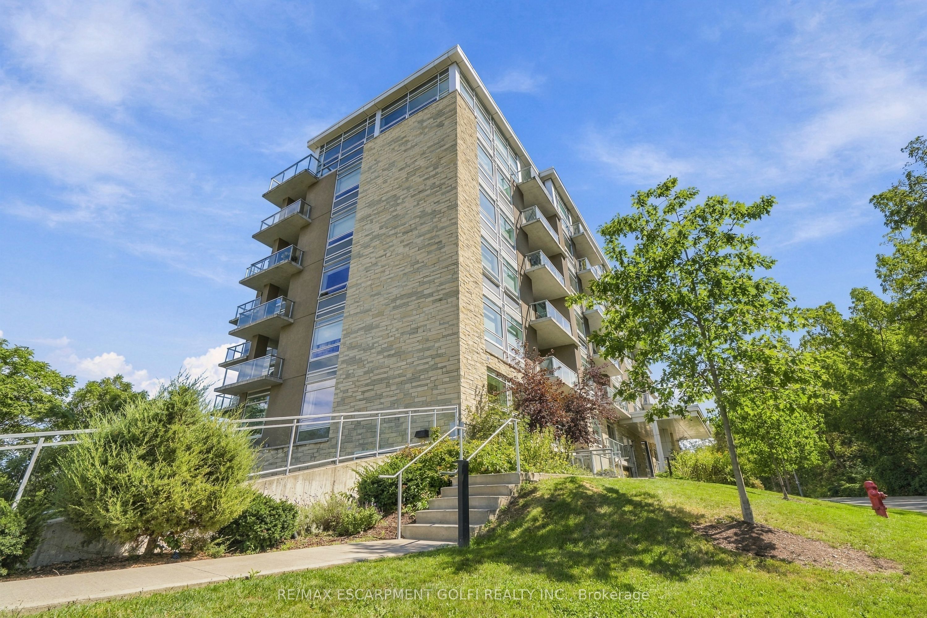 455 Charlton Avenue E 502, Hamilton, ON L8N 0B2 photo 2
