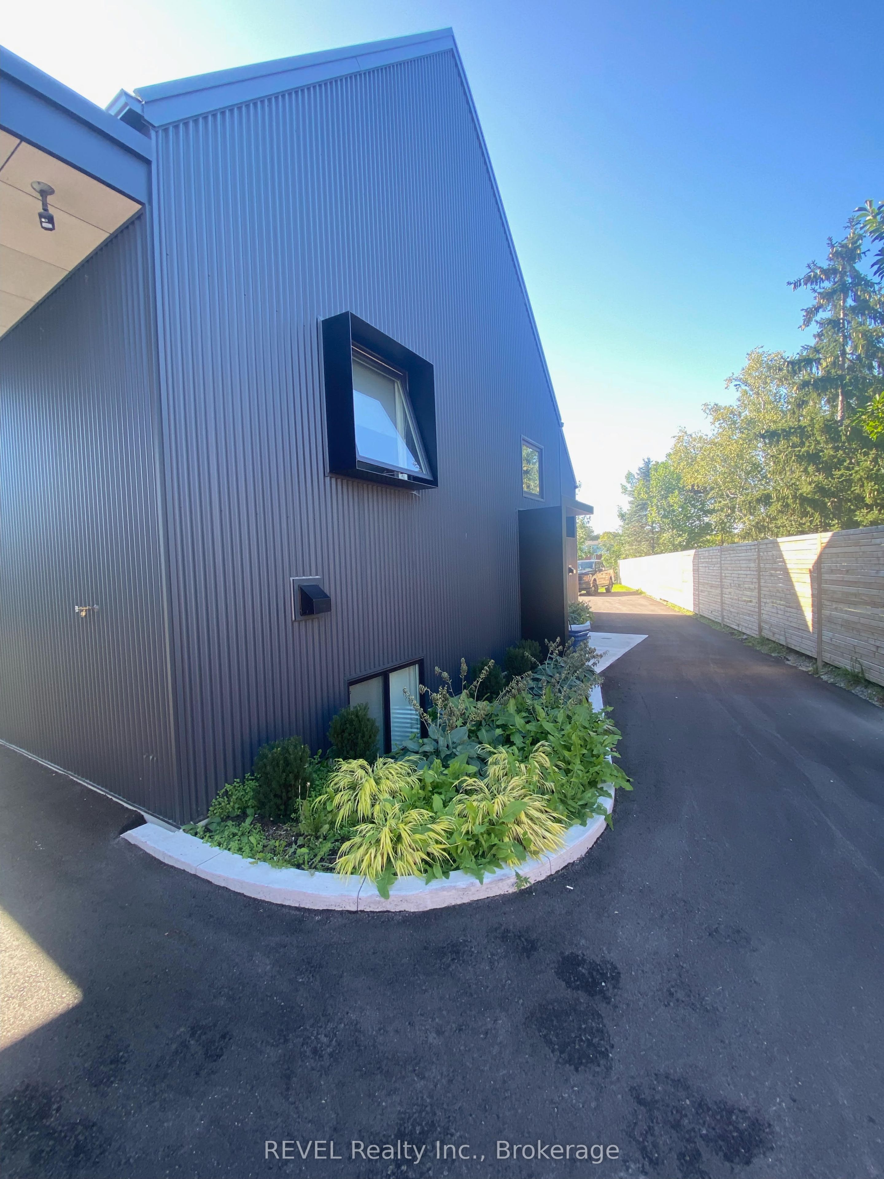 5361 Valley Way Unit 2, Niagara Falls, ON L2E 1X5 photo 3