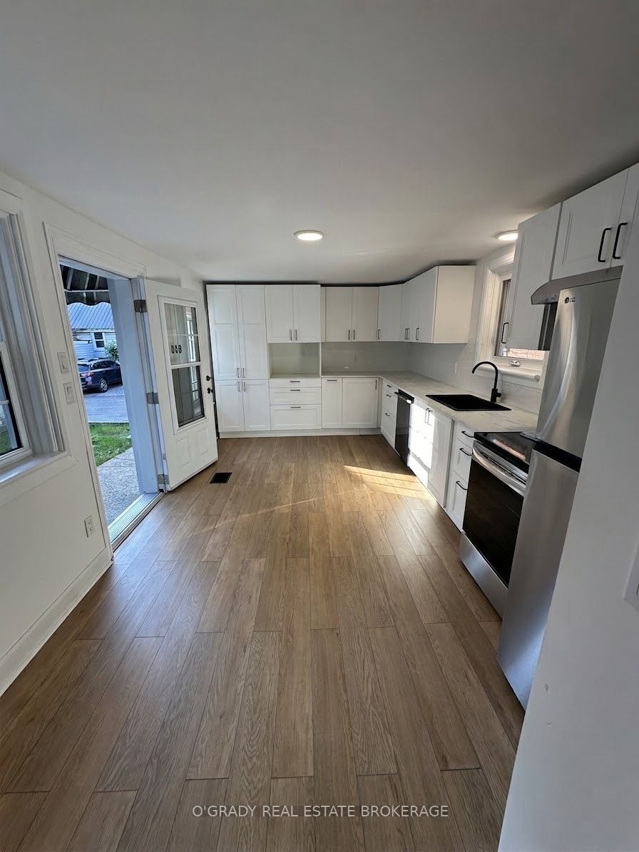 30 James Street E B, Brockville, ON K6V 1K2