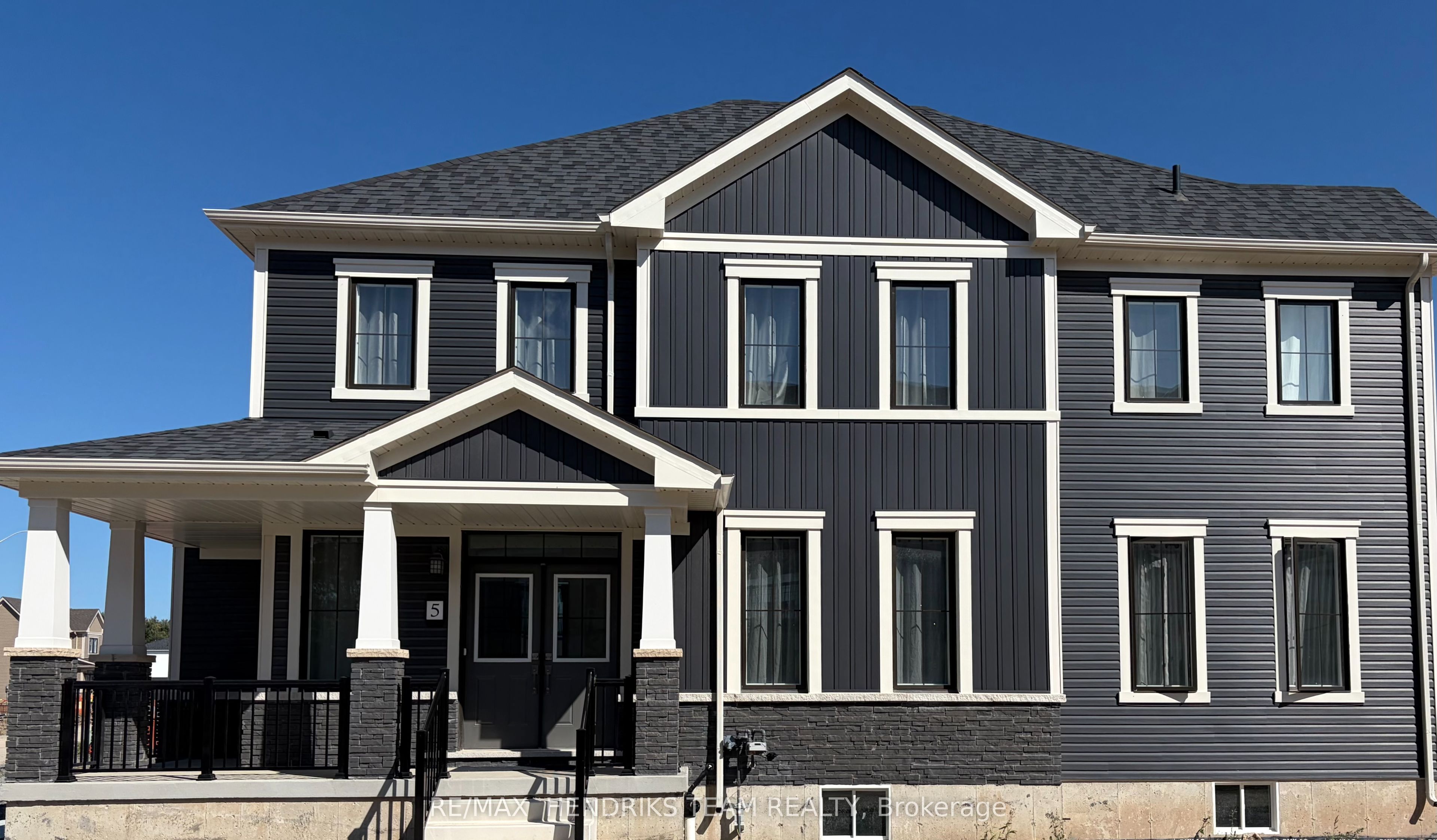 5 W Derose Avenue S, Thorold, ON L3B 5N5