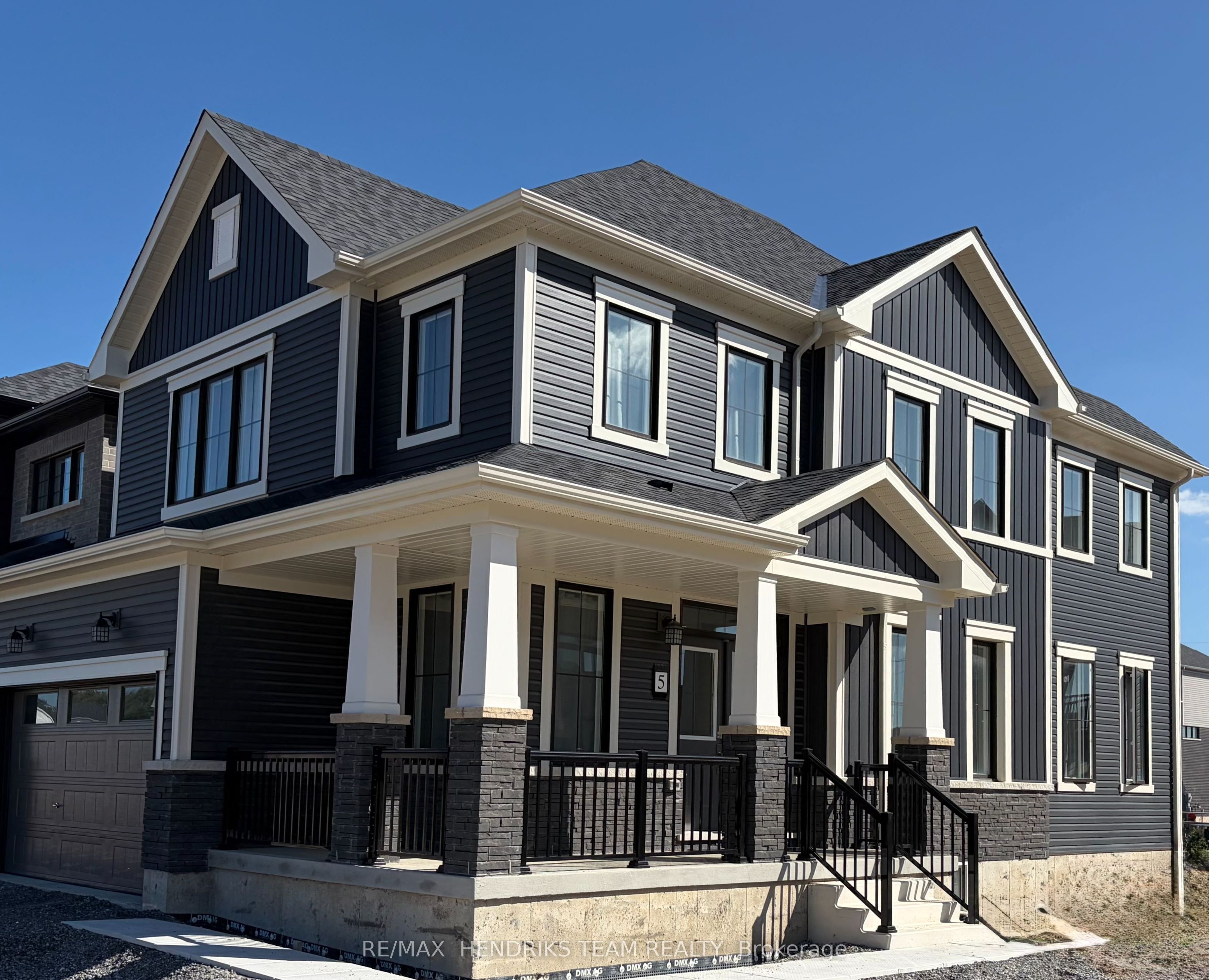 5 W Derose Avenue S, Thorold, ON L3B 5N5 photo 3
