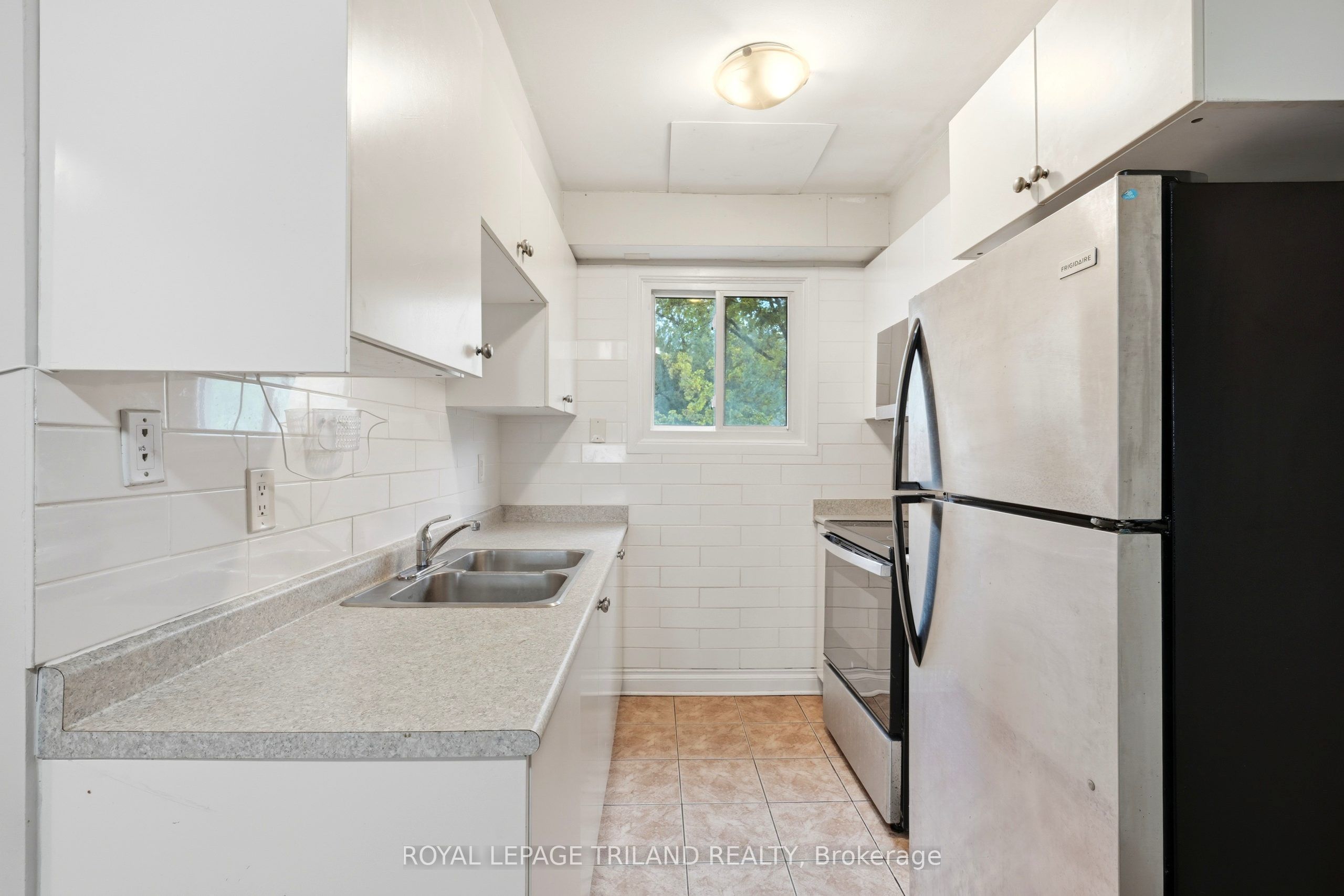 1600 Culver Drive 112, London East, ON N5V 3H5 photo 4