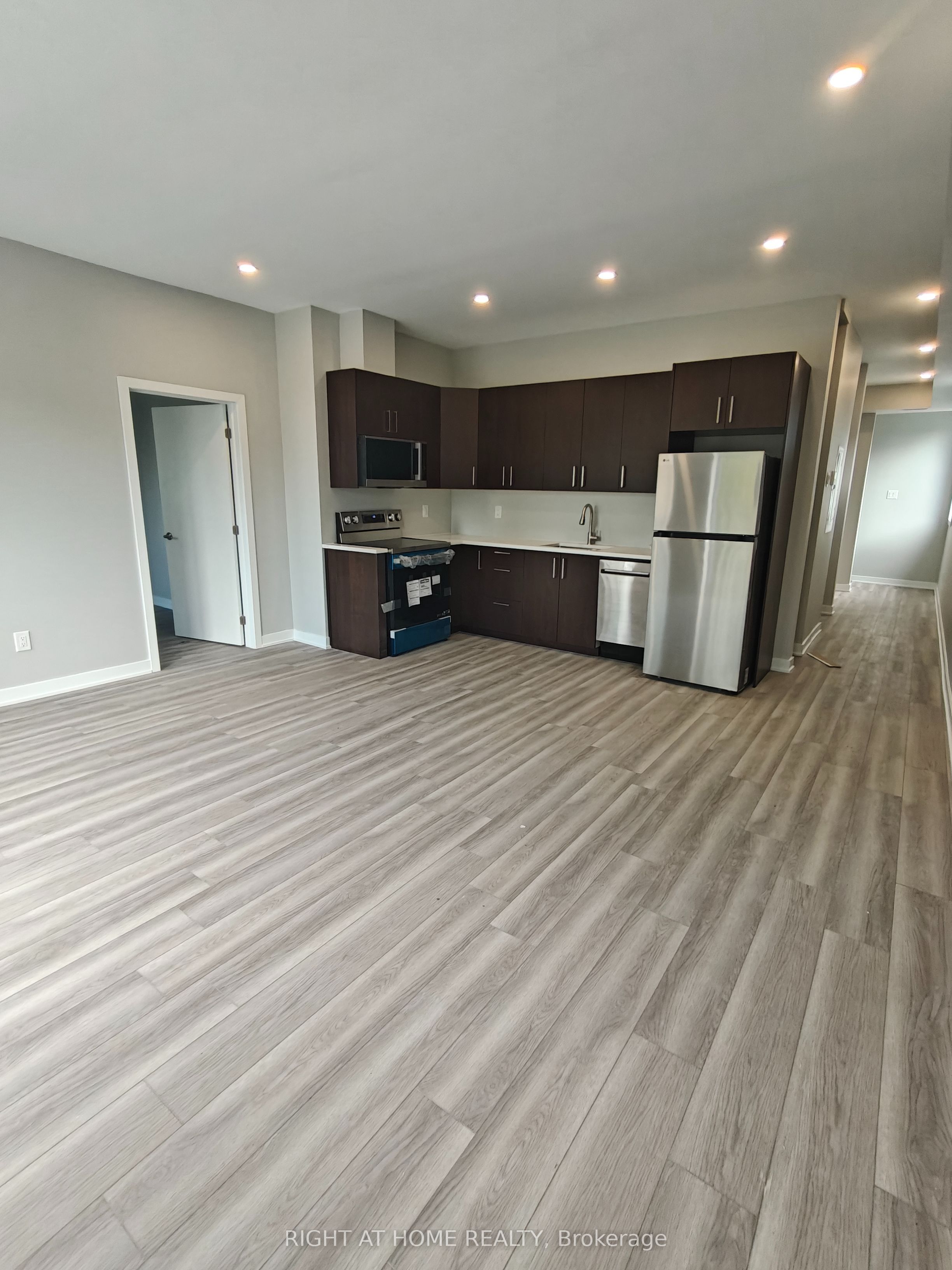 1332 Thames Street C, Carlington - Central Park, ON K1Z 7N4 photo 5