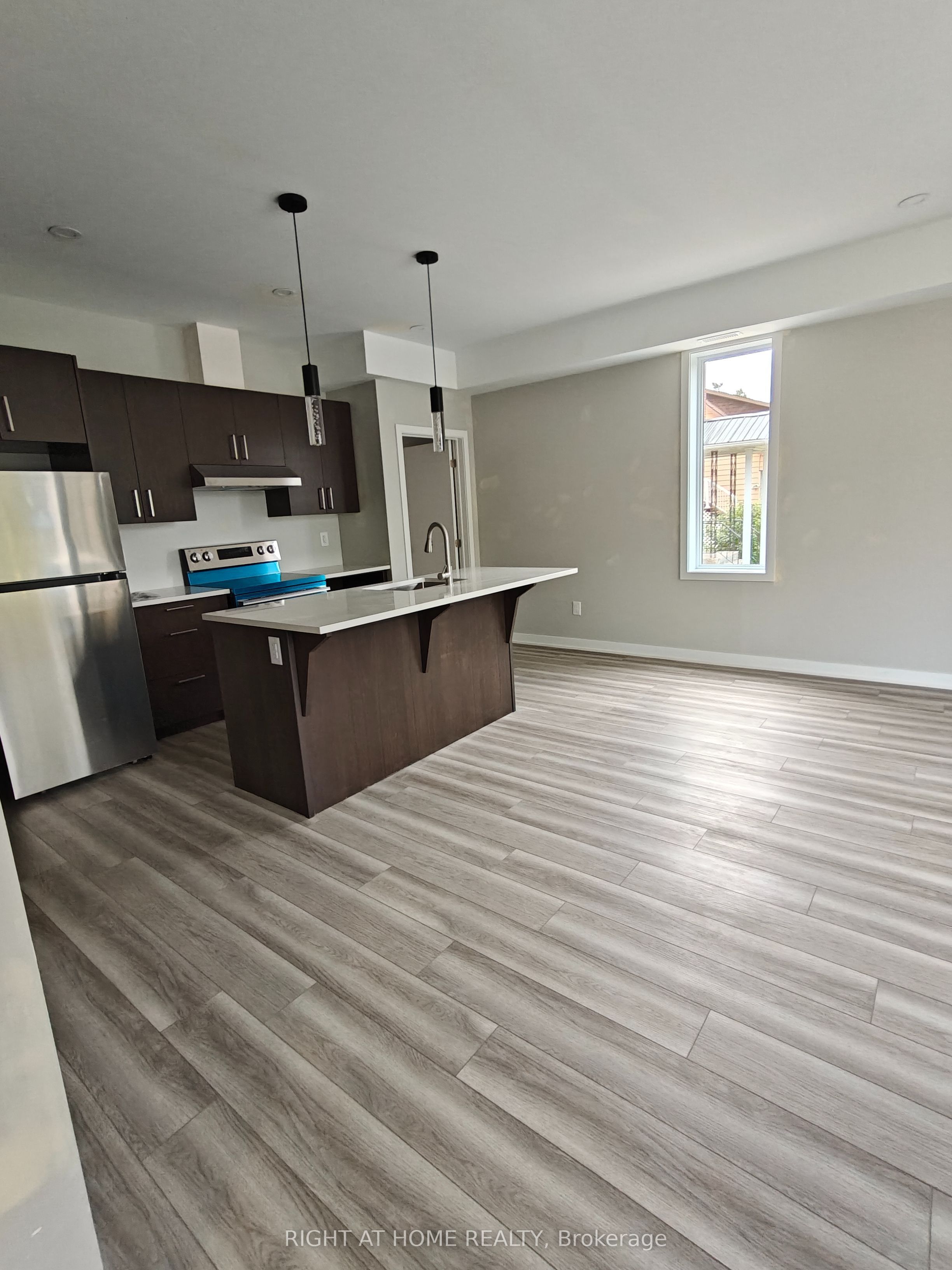 1332 Thames Street A, Carlington - Central Park, ON K1Z 7N4 photo 3