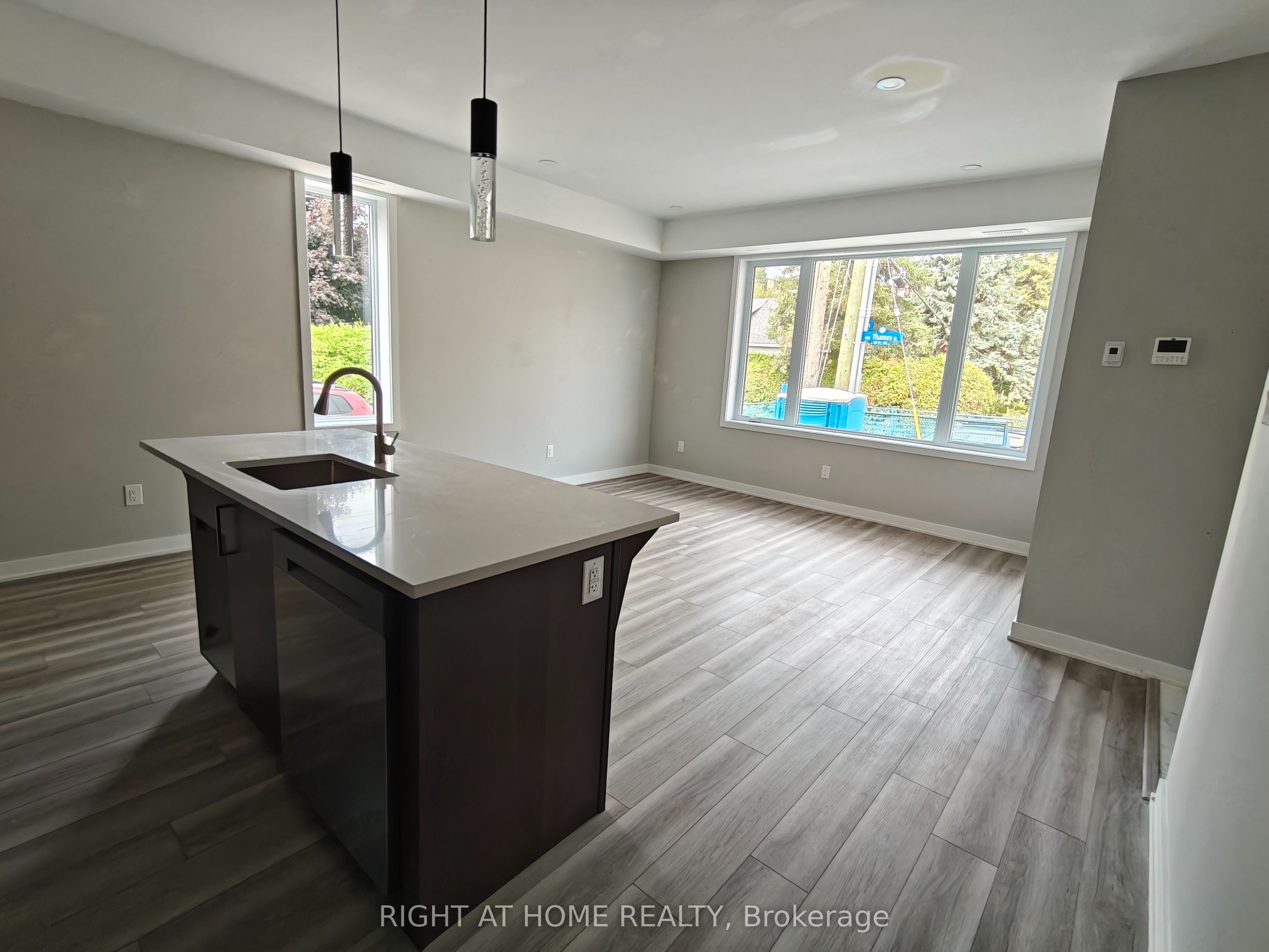 1332 Thames Street A, Carlington - Central Park, ON K1Z 7N4 photo 5