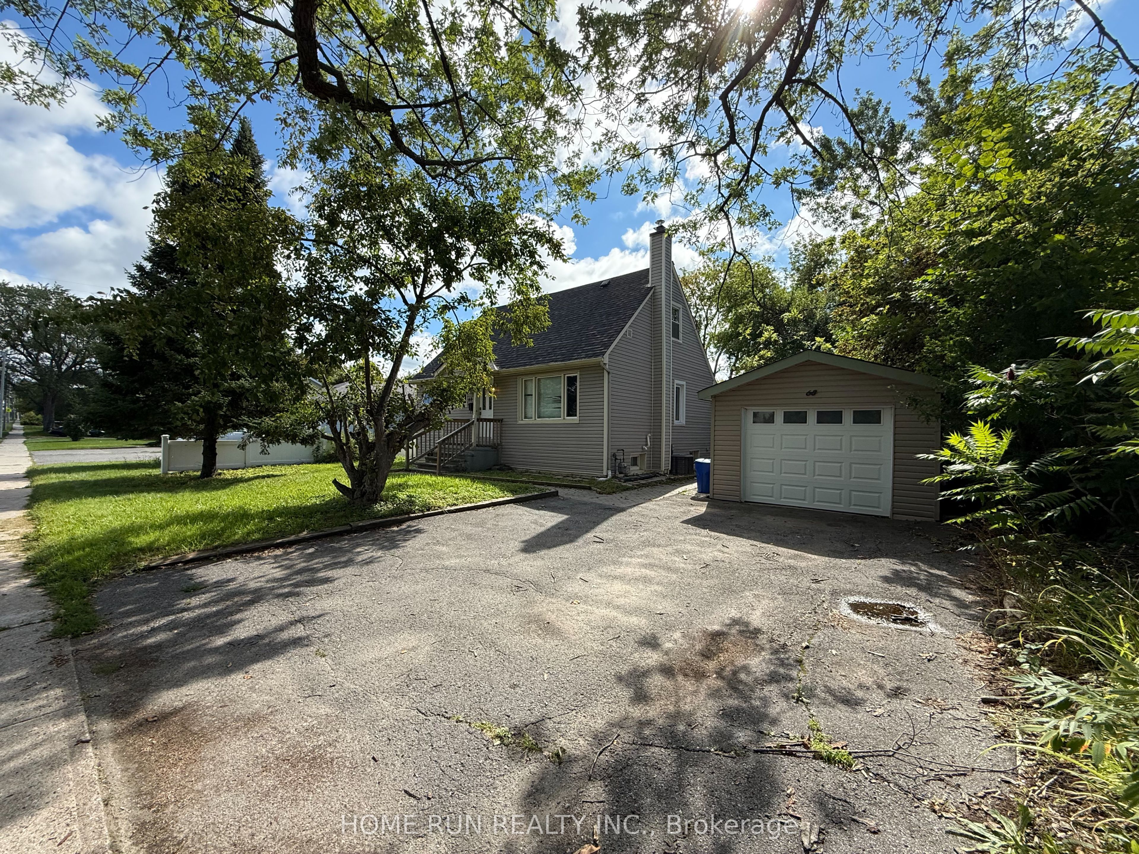 68 Meadowlands Drive W, Meadowlands - Crestview and Area, ON K2G 2R6