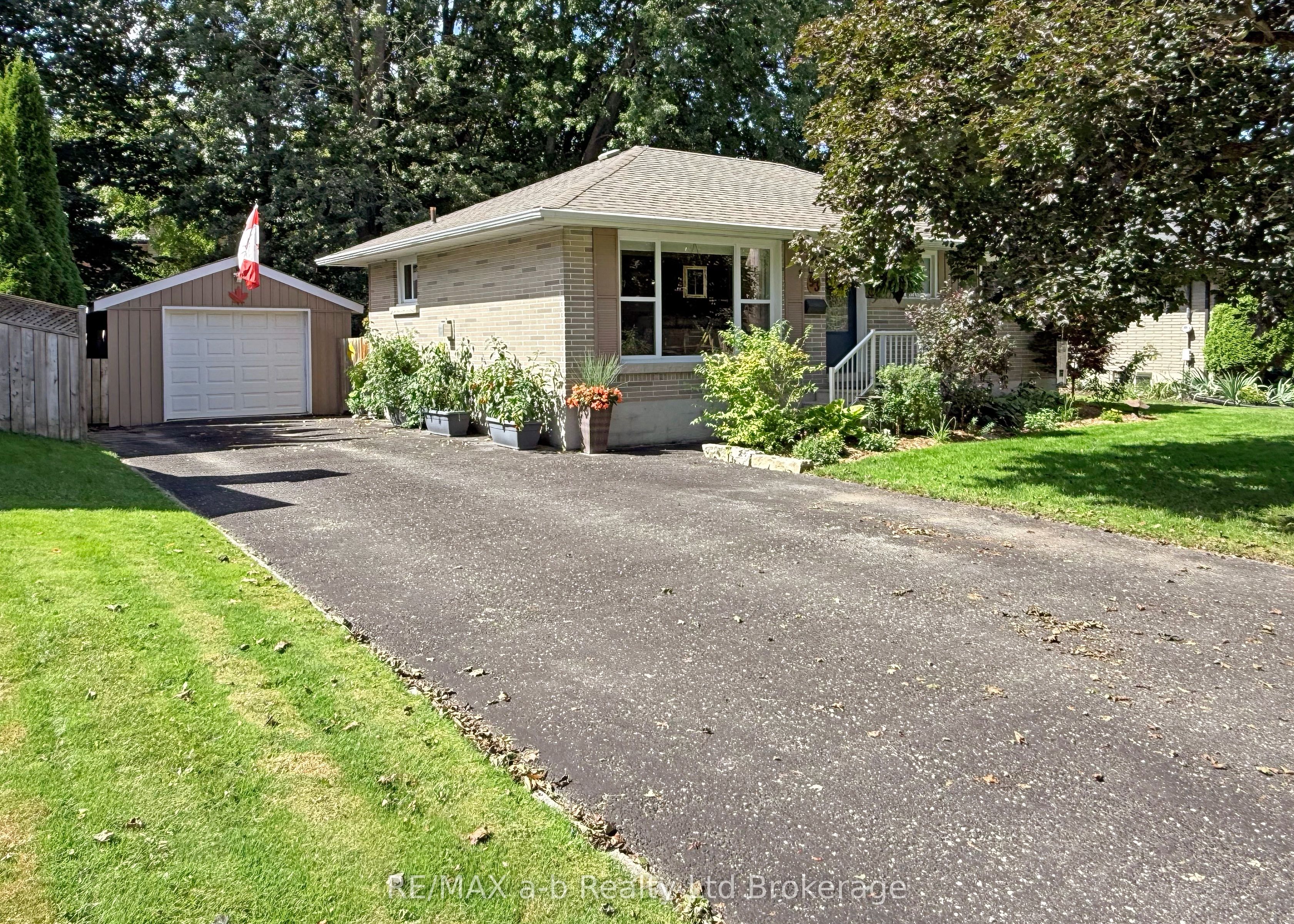 93 North Park Crescent, Woodstock, ON N4S 7M1 photo 2