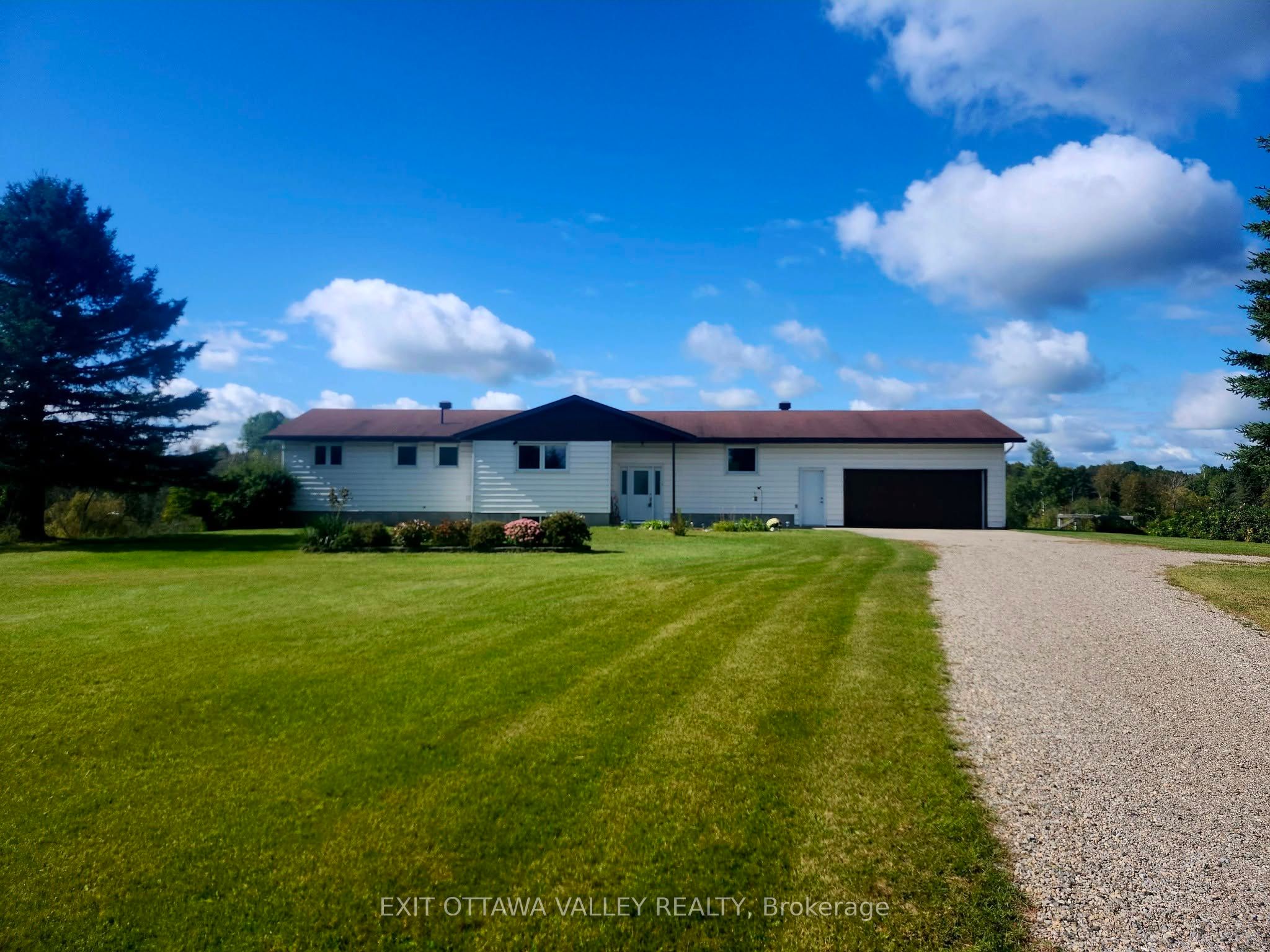 15267 17 Highway, Whitewater Region, ON K0J 0A9 photo 2