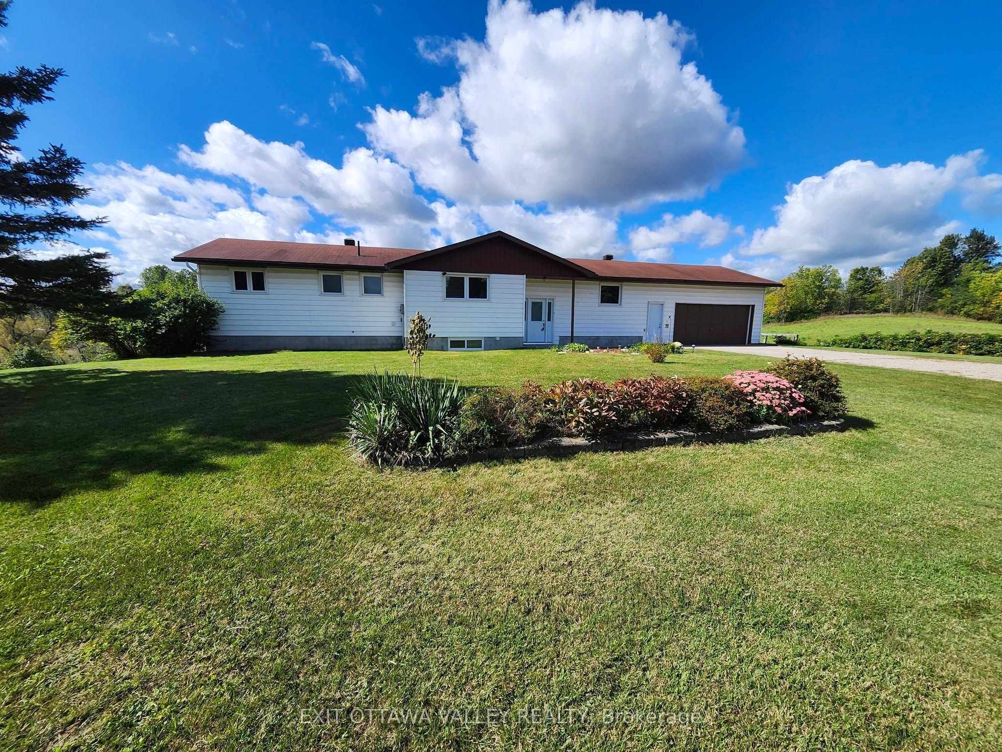 15267 17 Highway, Whitewater Region, ON K0J 0A9 photo 3