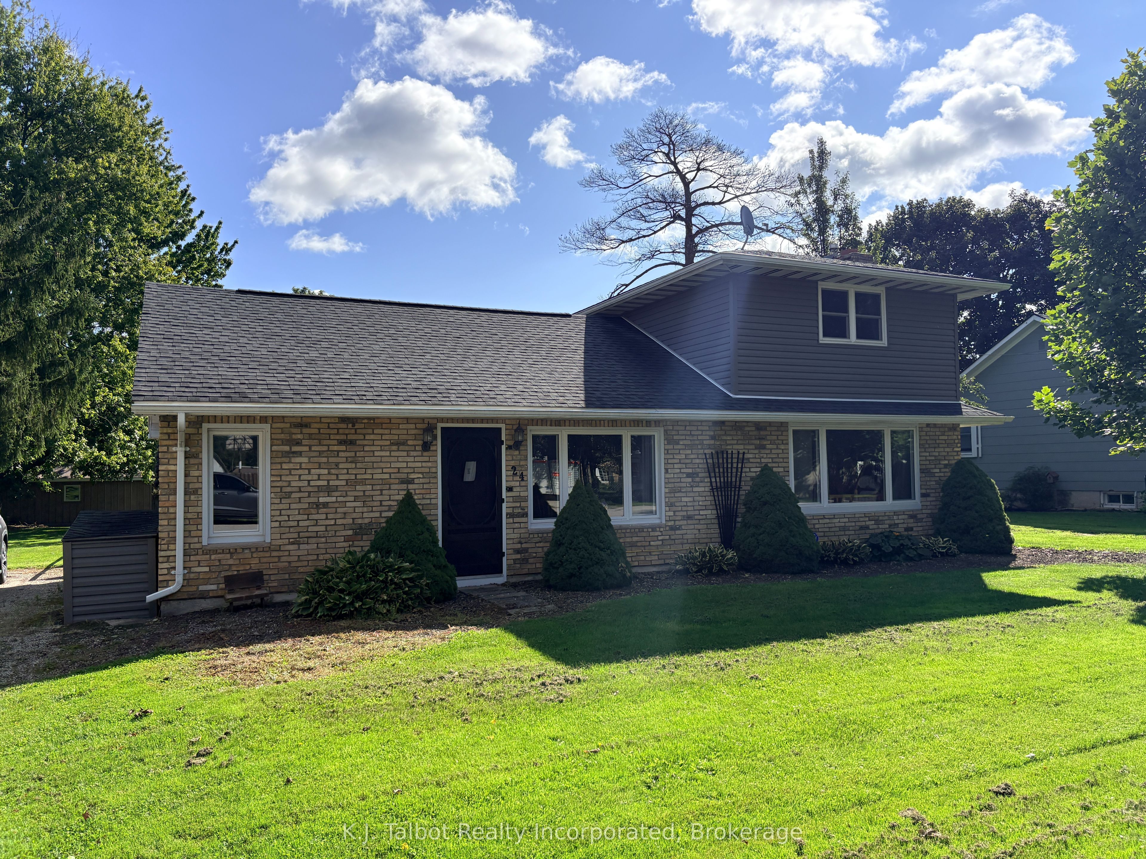 24 Maclellan Drive, Huron East, ON N0M 1J0