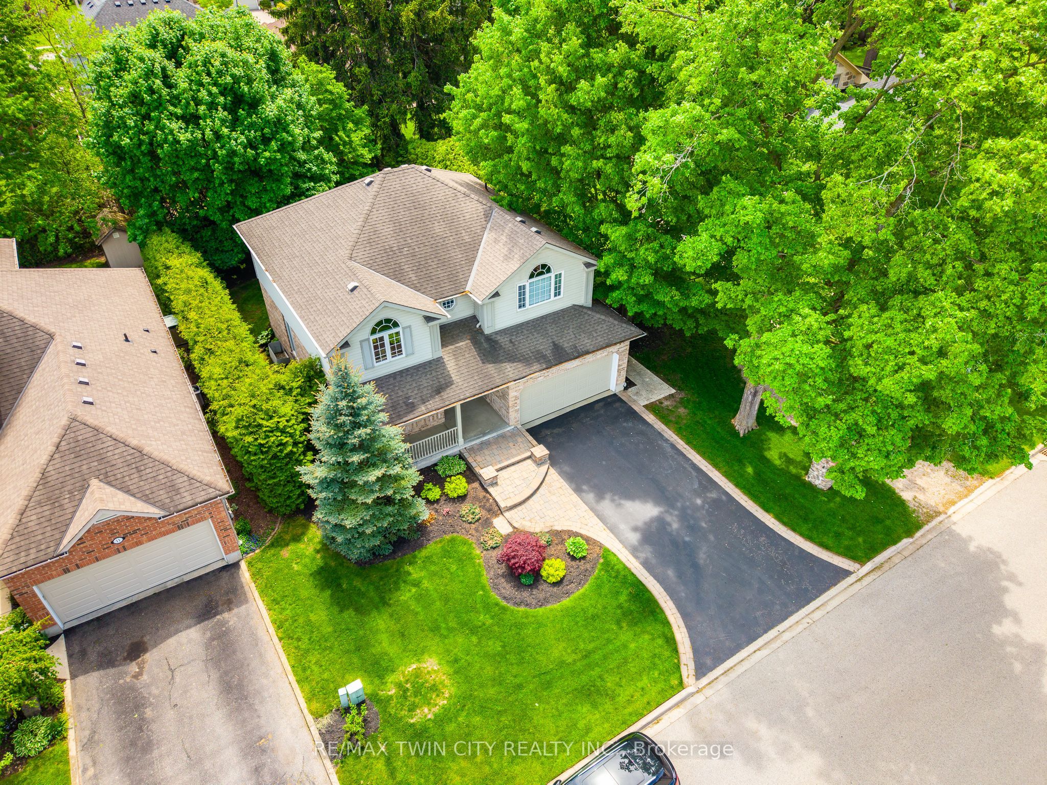 15 Carolinian Lane, Cambridge, ON N1S 5B5 photo 2