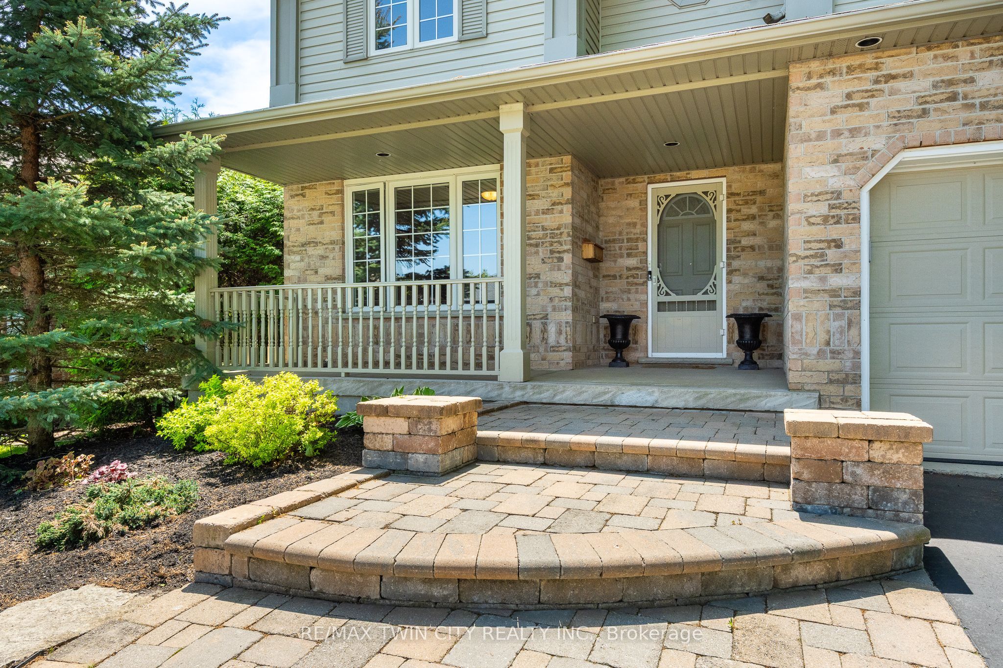 15 Carolinian Lane, Cambridge, ON N1S 5B5 photo 5