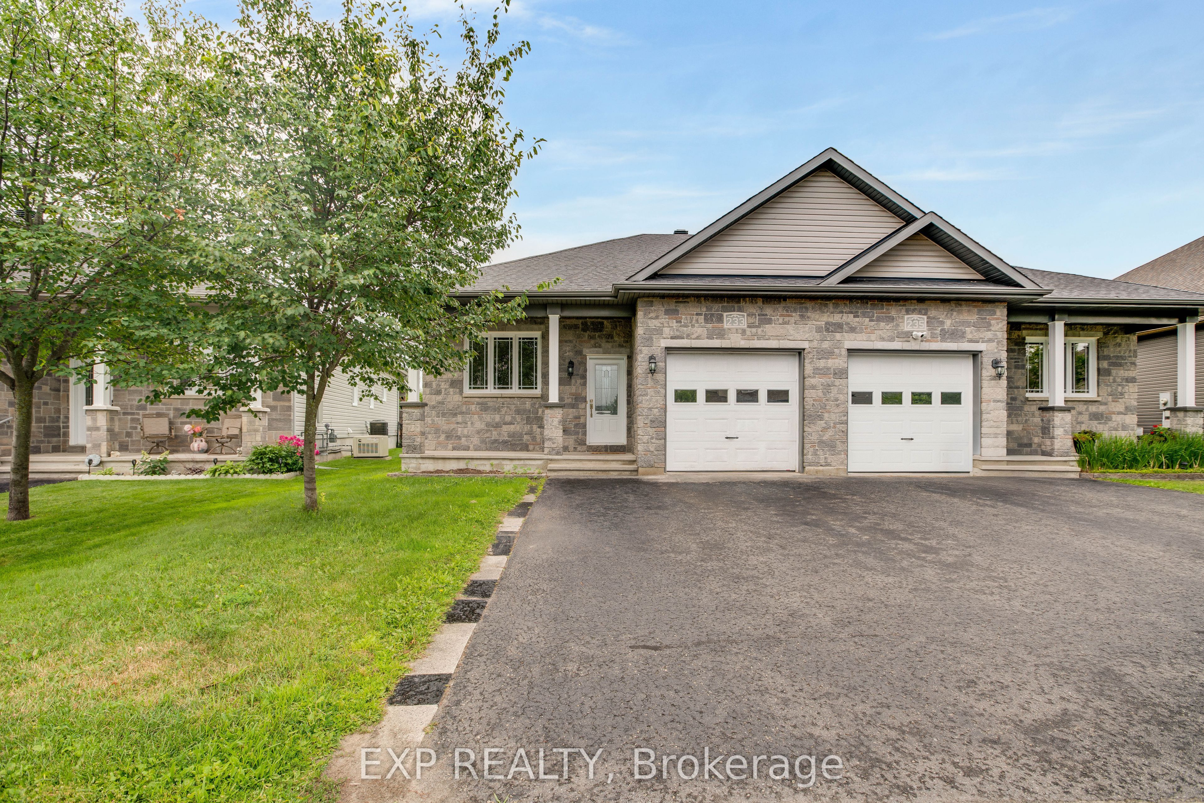 233 Belfort Street, Russell, ON K0A 1W0
