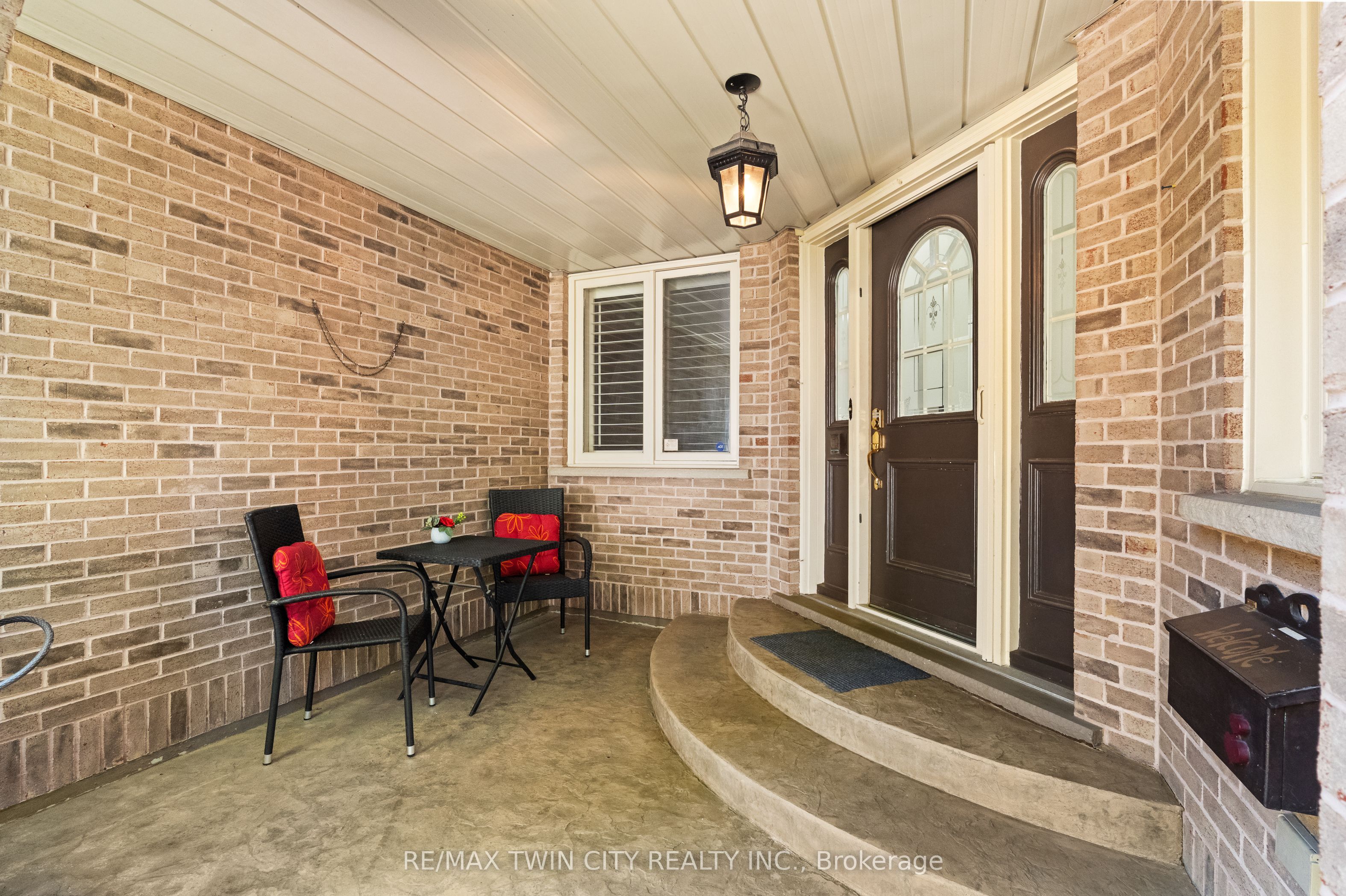 648 Bayhampton Crescent, Waterloo, ON N2K 3P1 photo 3