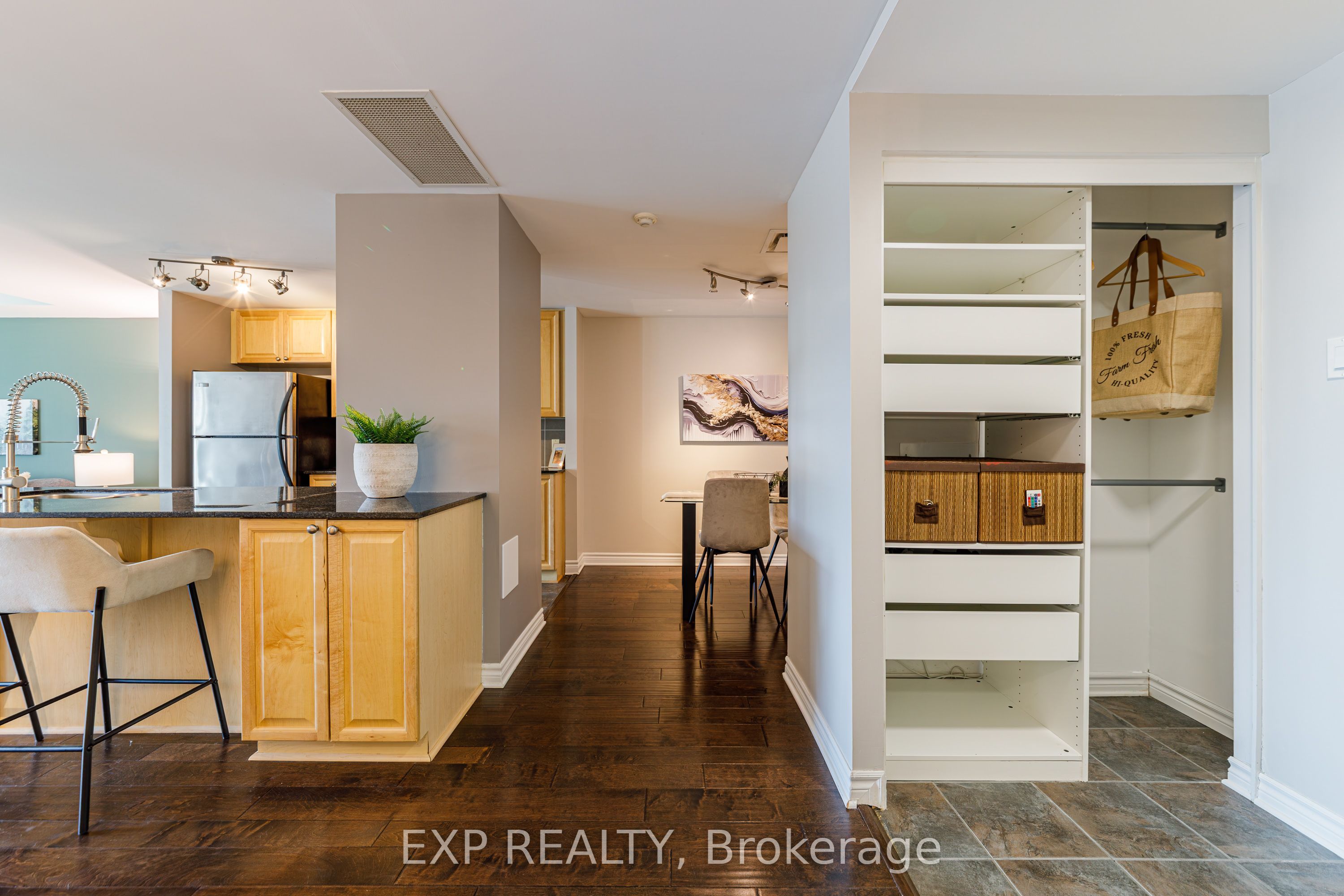200 Lett Street 601, West Centre Town, ON K1R 0A7 photo 5