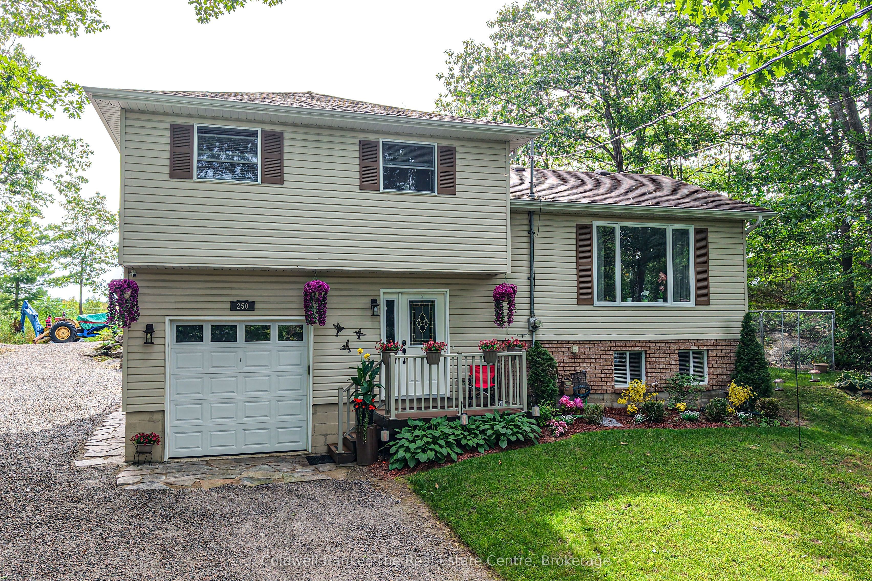 250 Wanda Miller Road, Gravenhurst, ON P1P 1H8 photo 2