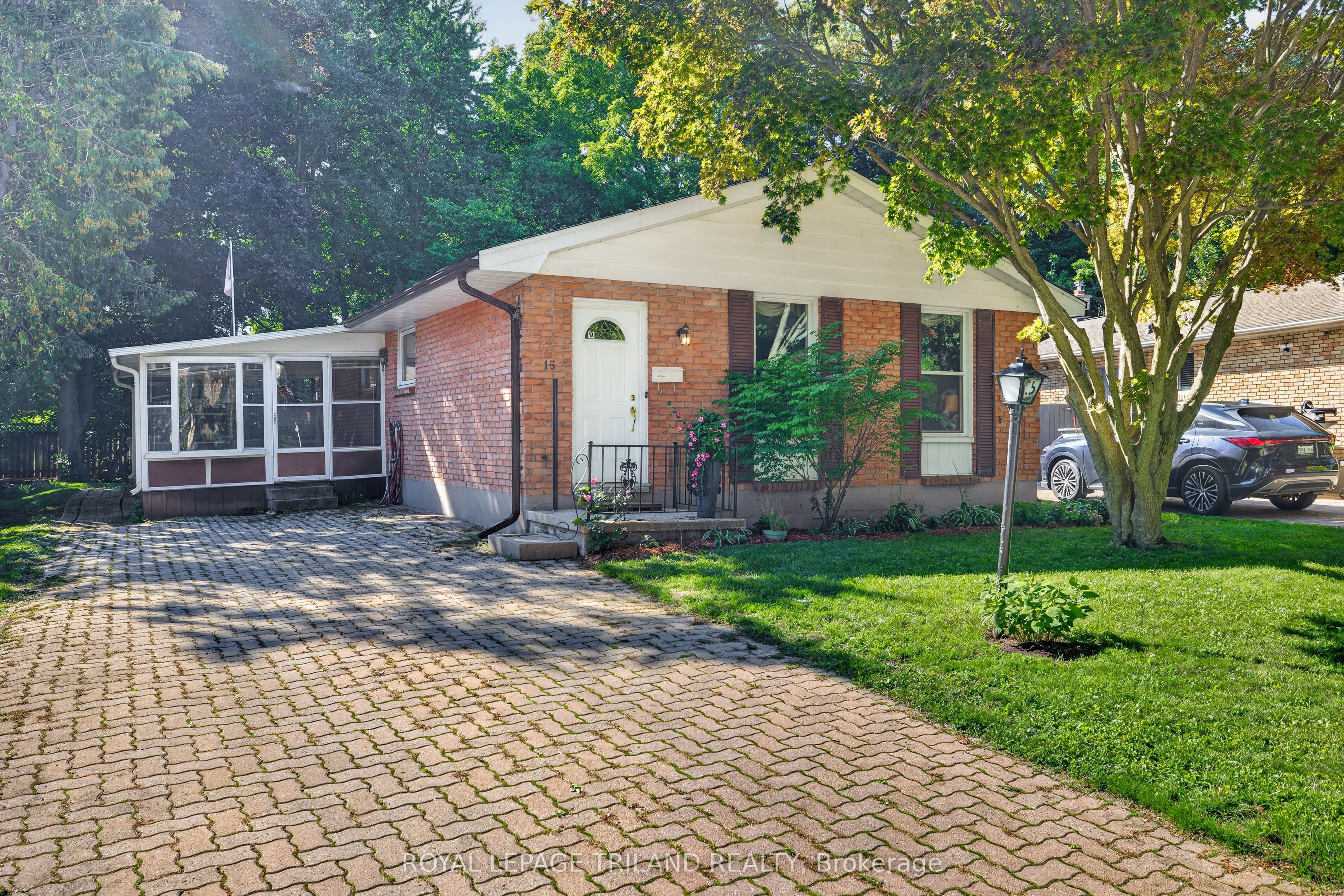 15 Carmen Crescent, London North, ON N5X 2B4