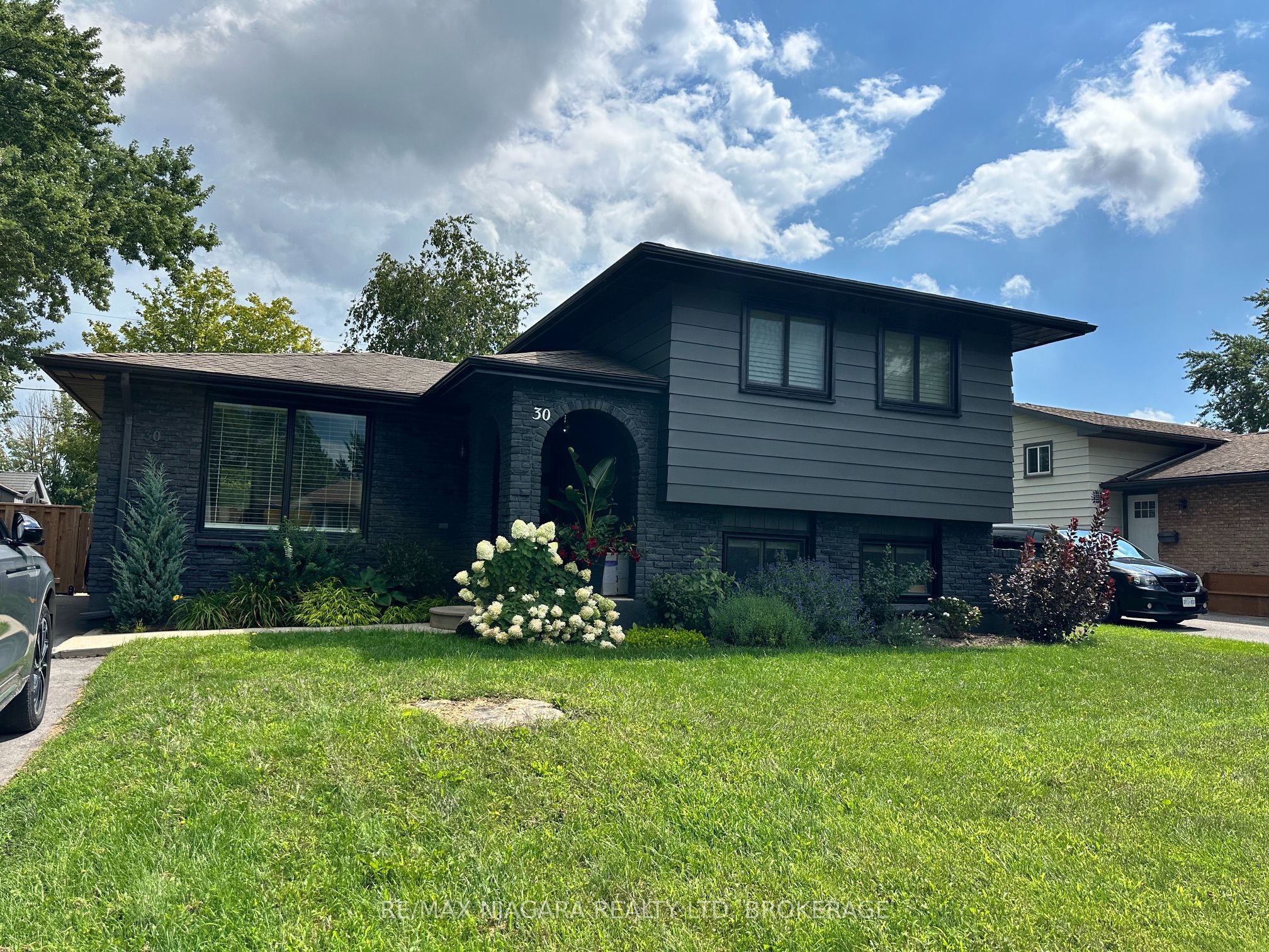 30 Colonial Street LOWER, Welland, ON L3C 5W5