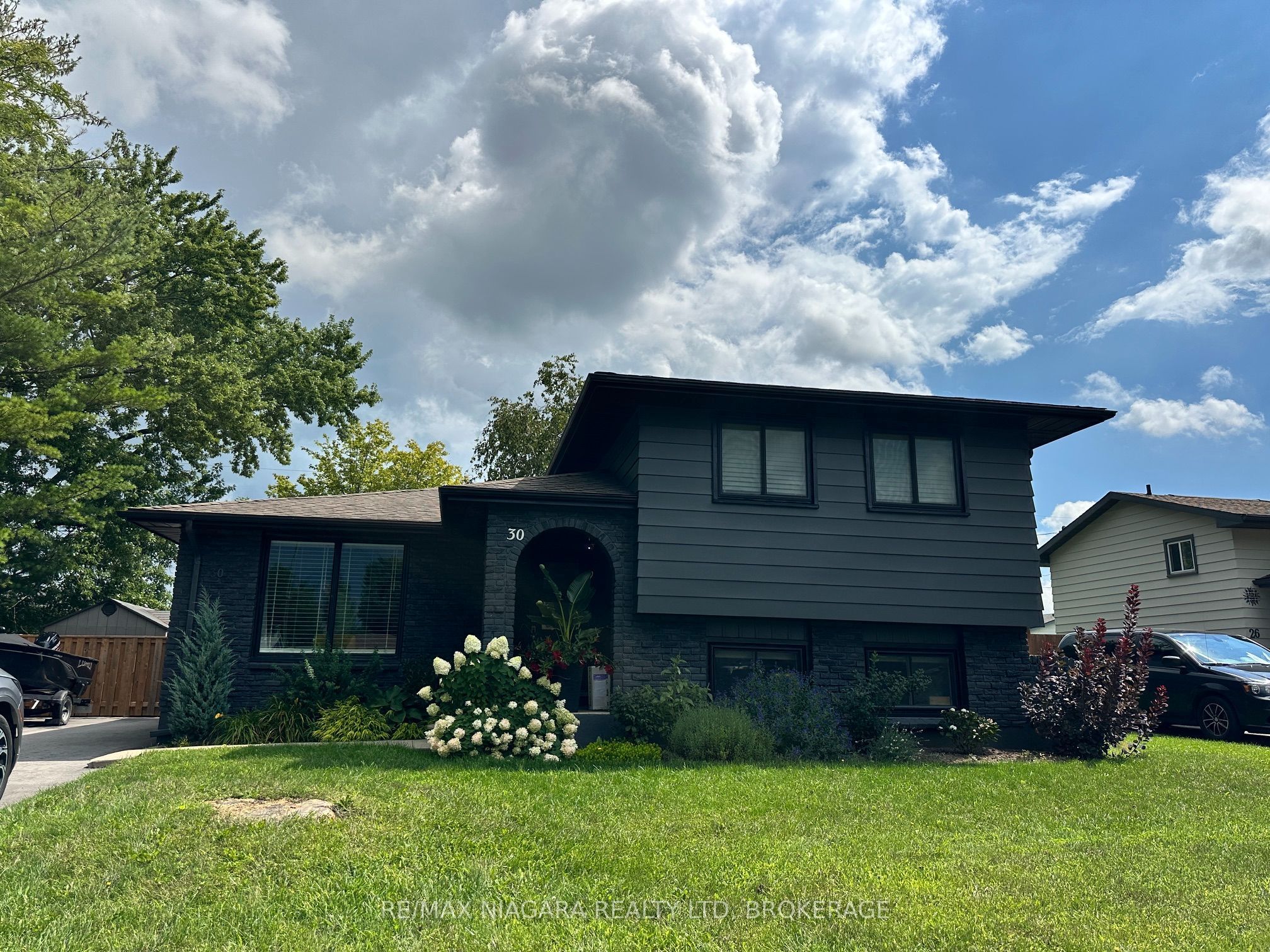 30 Colonial Street LOWER, Welland, ON L3C 5W5 photo 2