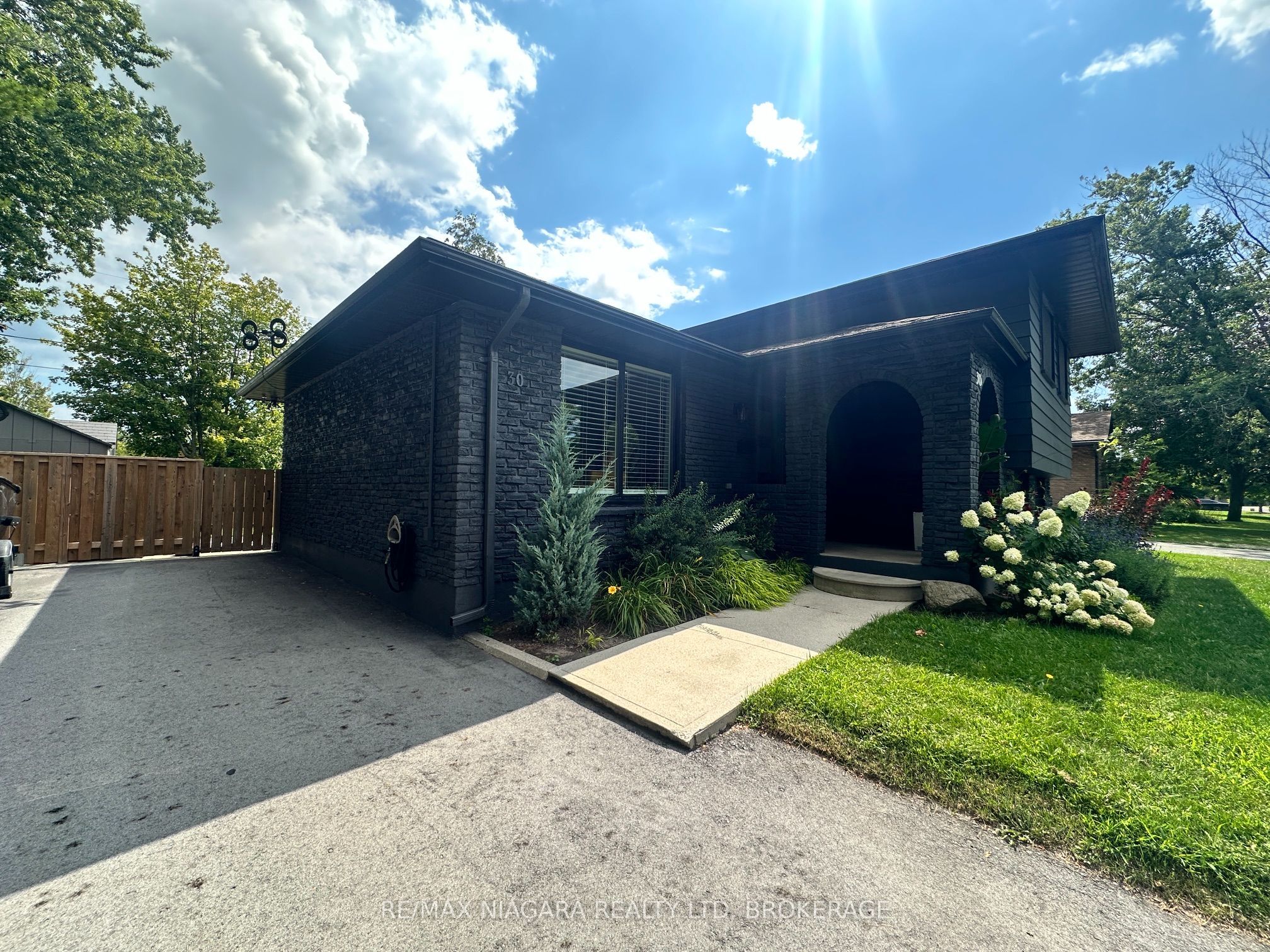 30 Colonial Street LOWER, Welland, ON L3C 5W5 photo 3