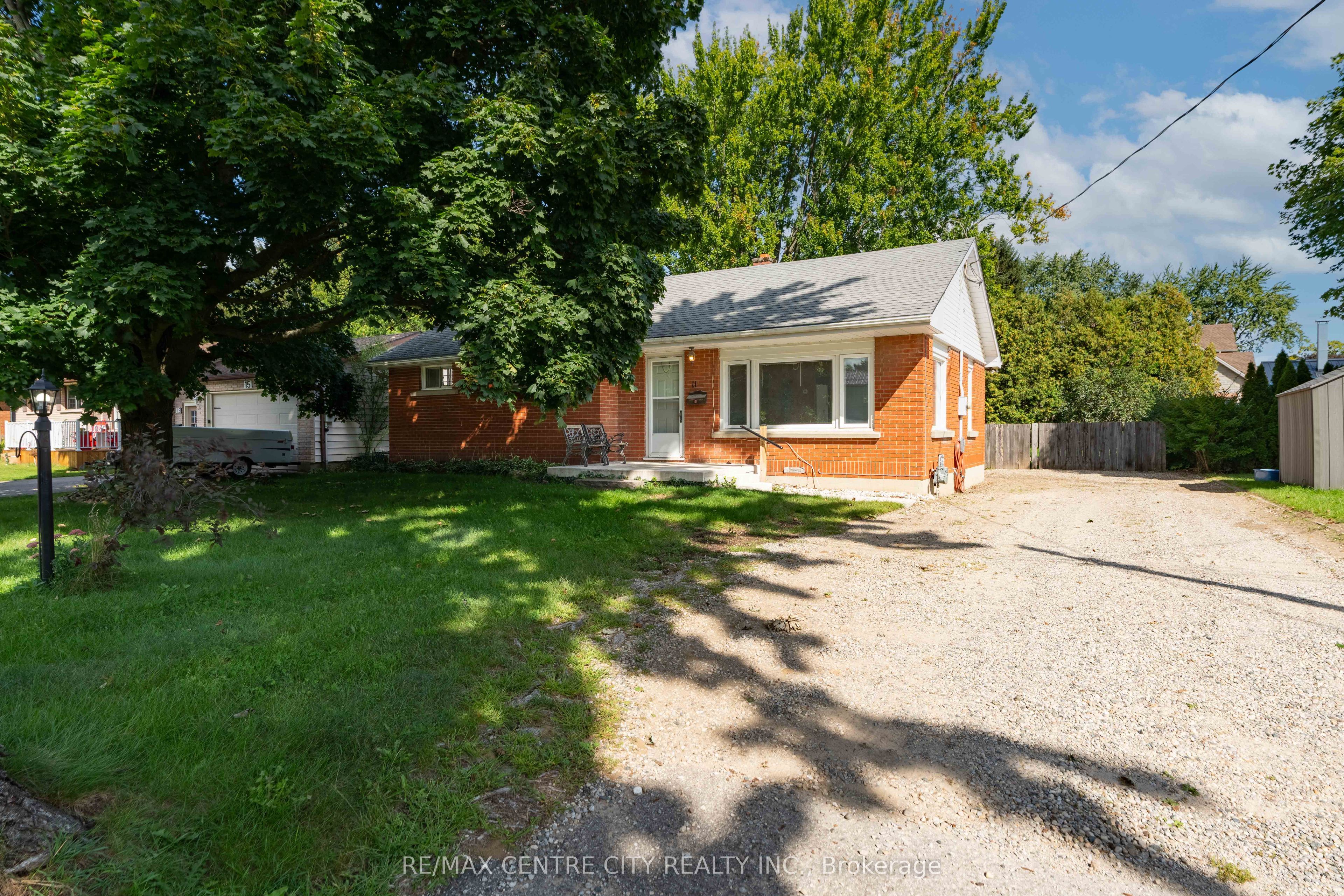 11 Marchant Street, Aylmer, ON N5H 1V5 photo 2