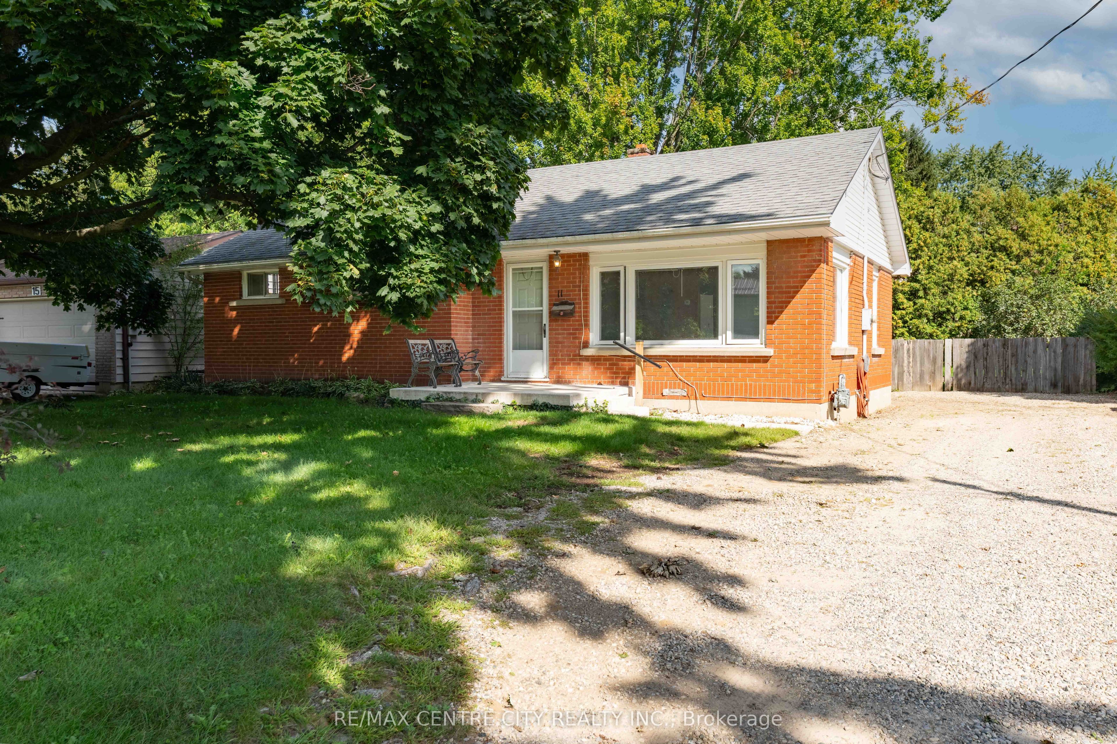 11 Marchant Street, Aylmer, ON N5H 1V5 photo 3