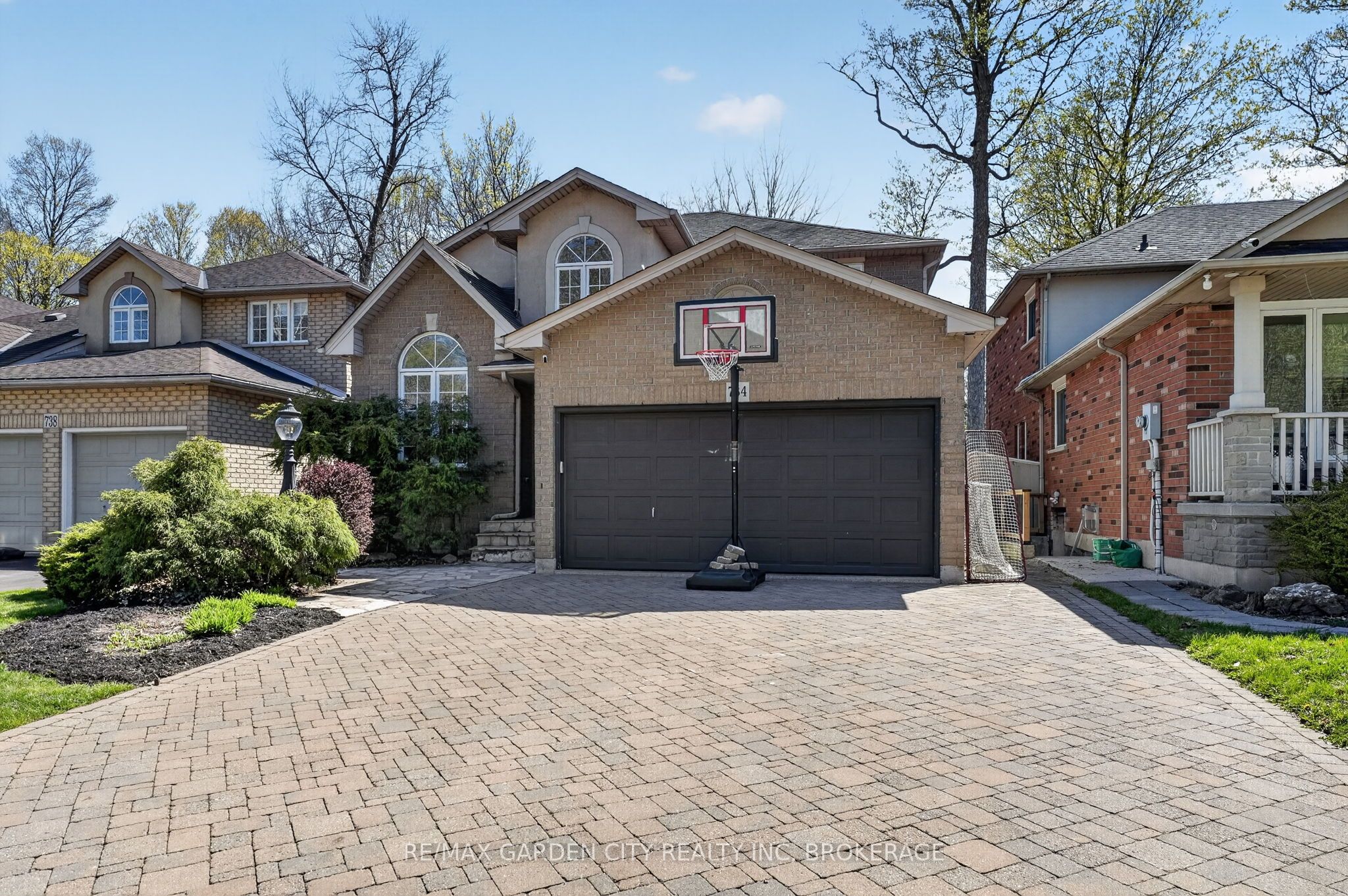 734 Brigadoon Drive, Hamilton, ON L9C 7S2 photo 3