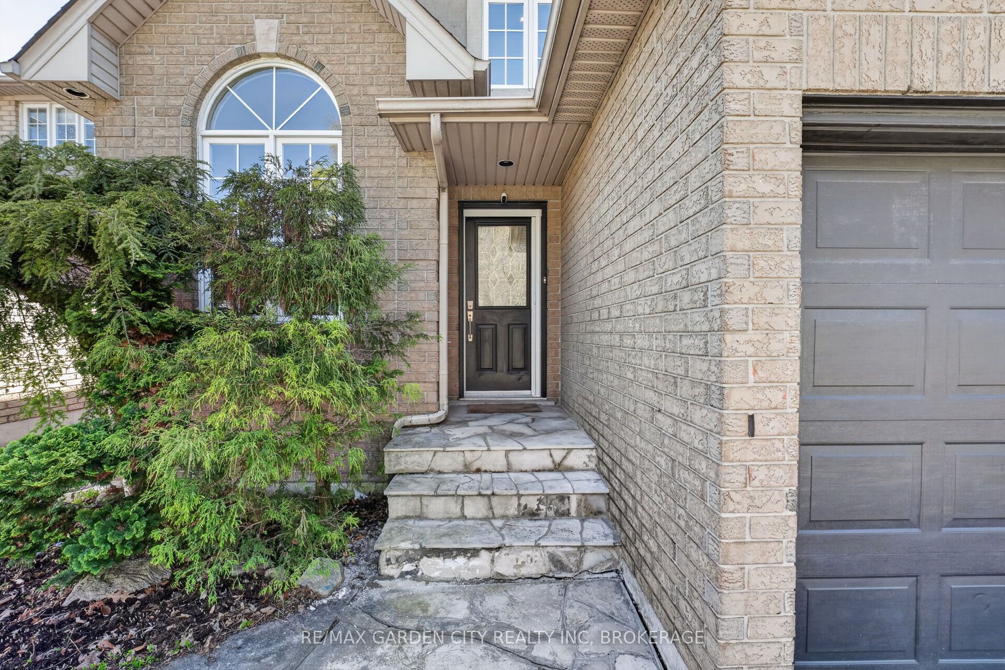 734 Brigadoon Drive, Hamilton, ON L9C 7S2 photo 5