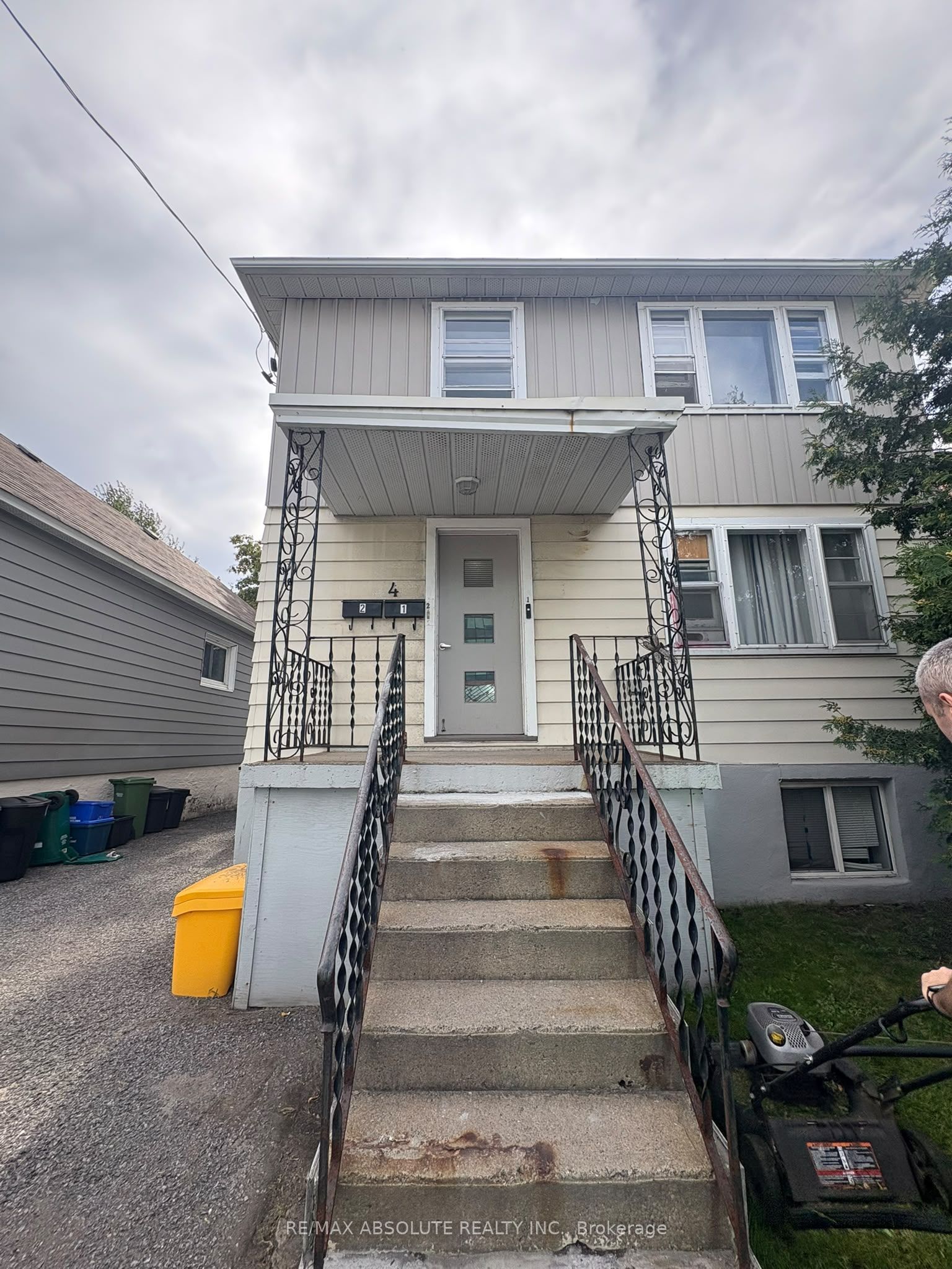 4 Holland Avenue 2, Tunneys Pasture and Ottawa West, ON K1Y 0X4 photo 2