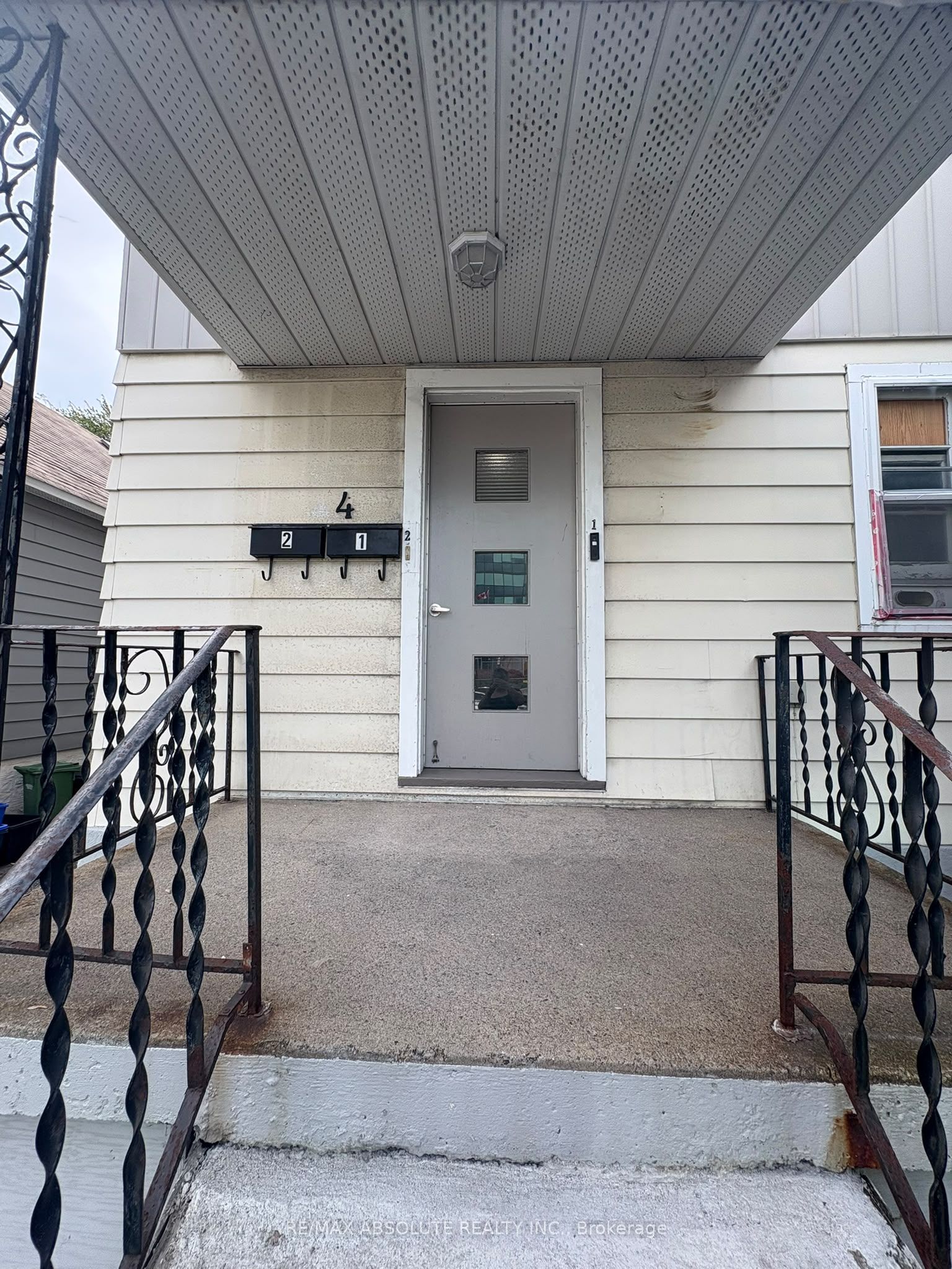 4 Holland Avenue 2, Tunneys Pasture and Ottawa West, ON K1Y 0X4 photo 3