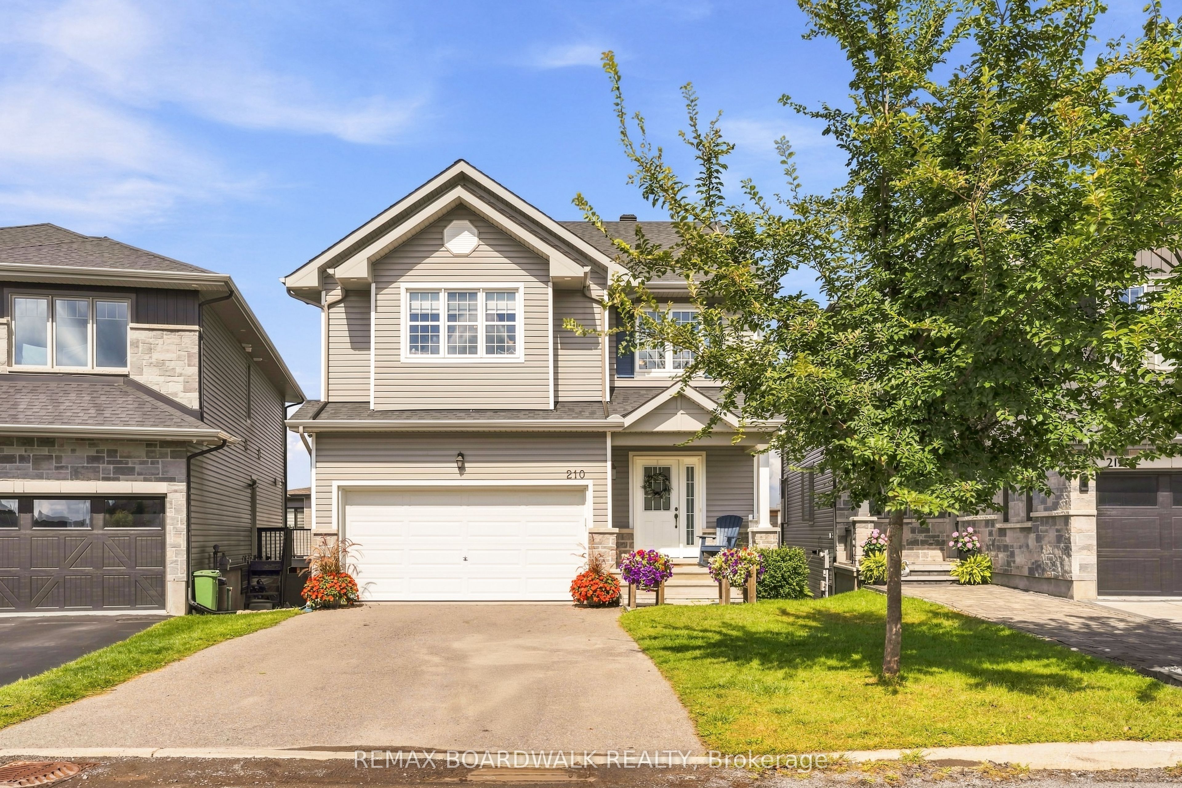 210 Pingwi Place, Blossom Park - Airport and Area, ON K1X 0G1
