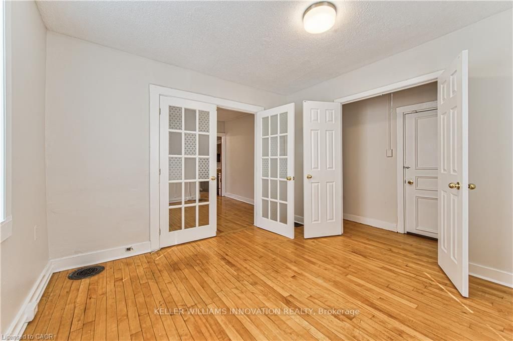 217 Lancaster Street E, Kitchener, ON N2H 1N5 photo 4