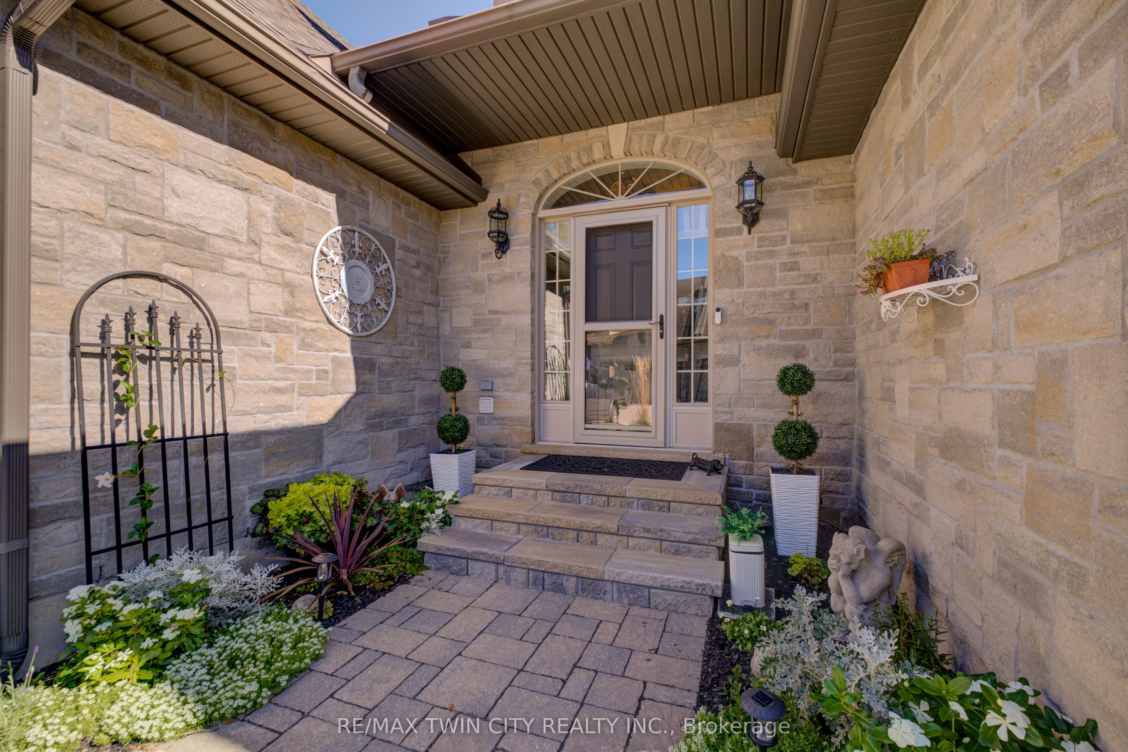 60 Dufferin Avenue 9, Brantford, ON N3T 0J1 photo 2