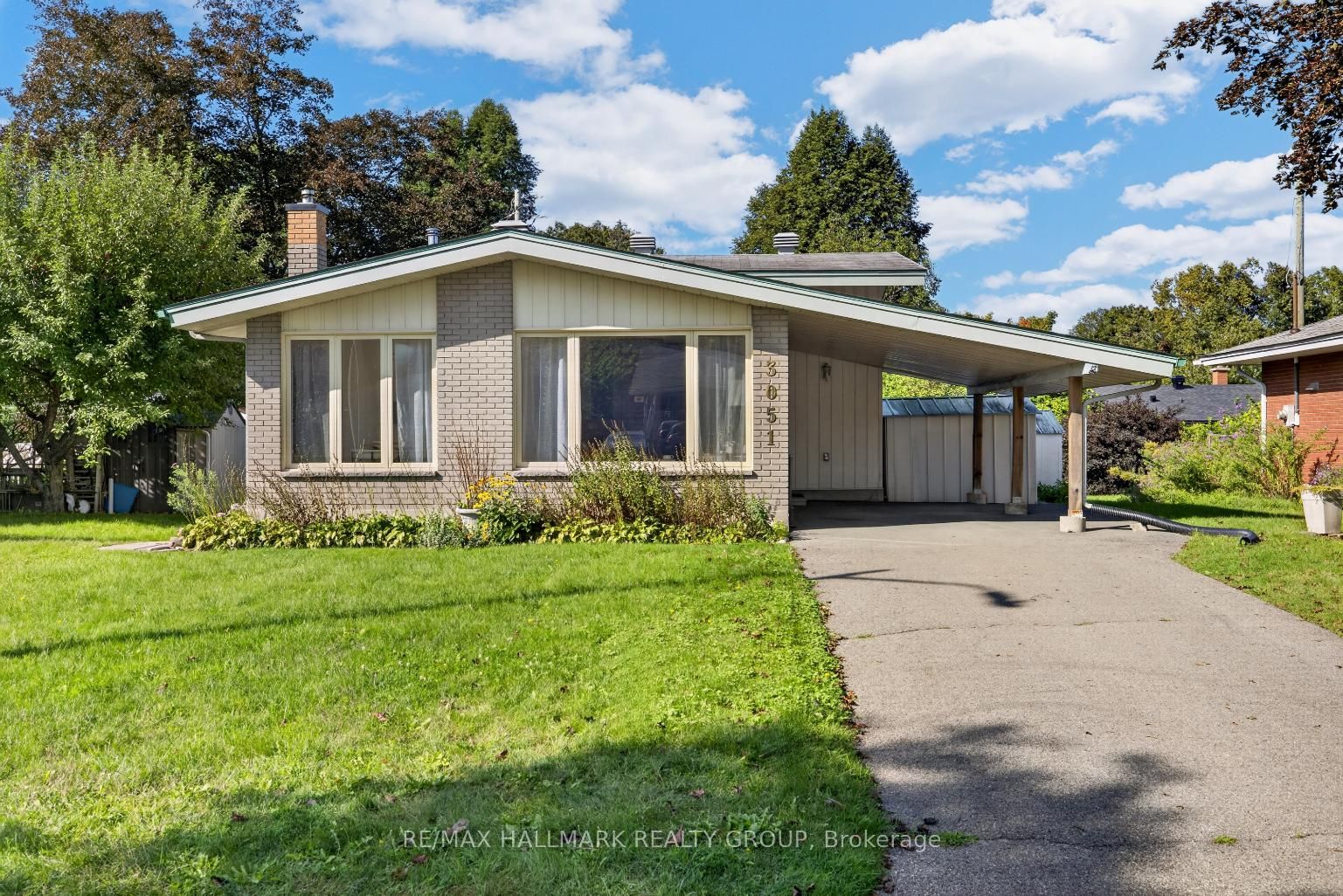 3051 Cowan Crescent, Billings Bridge - Riverside Park and Area, ON K1V 8K9