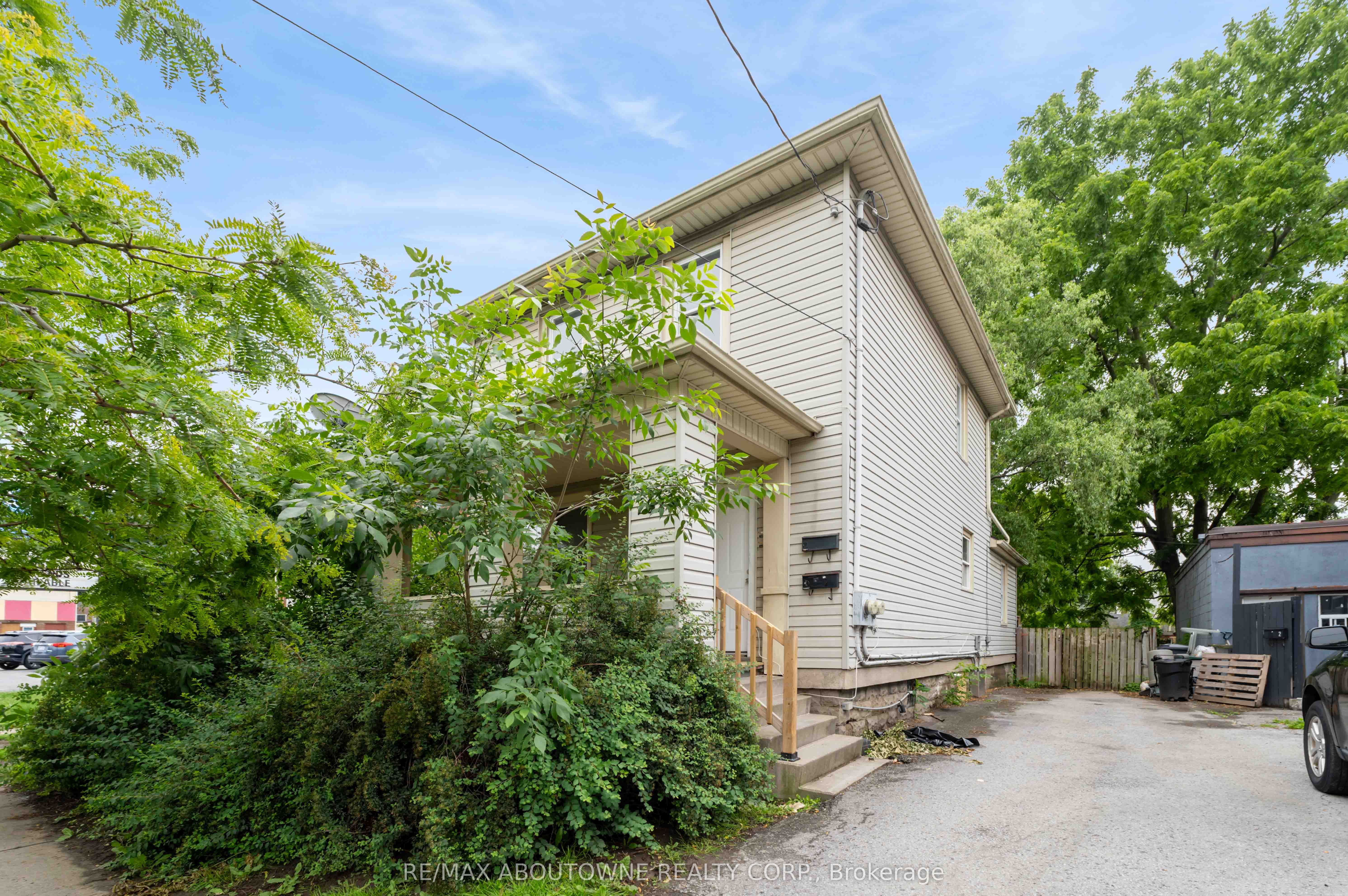 107 Lake Street, St. Catharines, ON L2R 5X7 photo 2