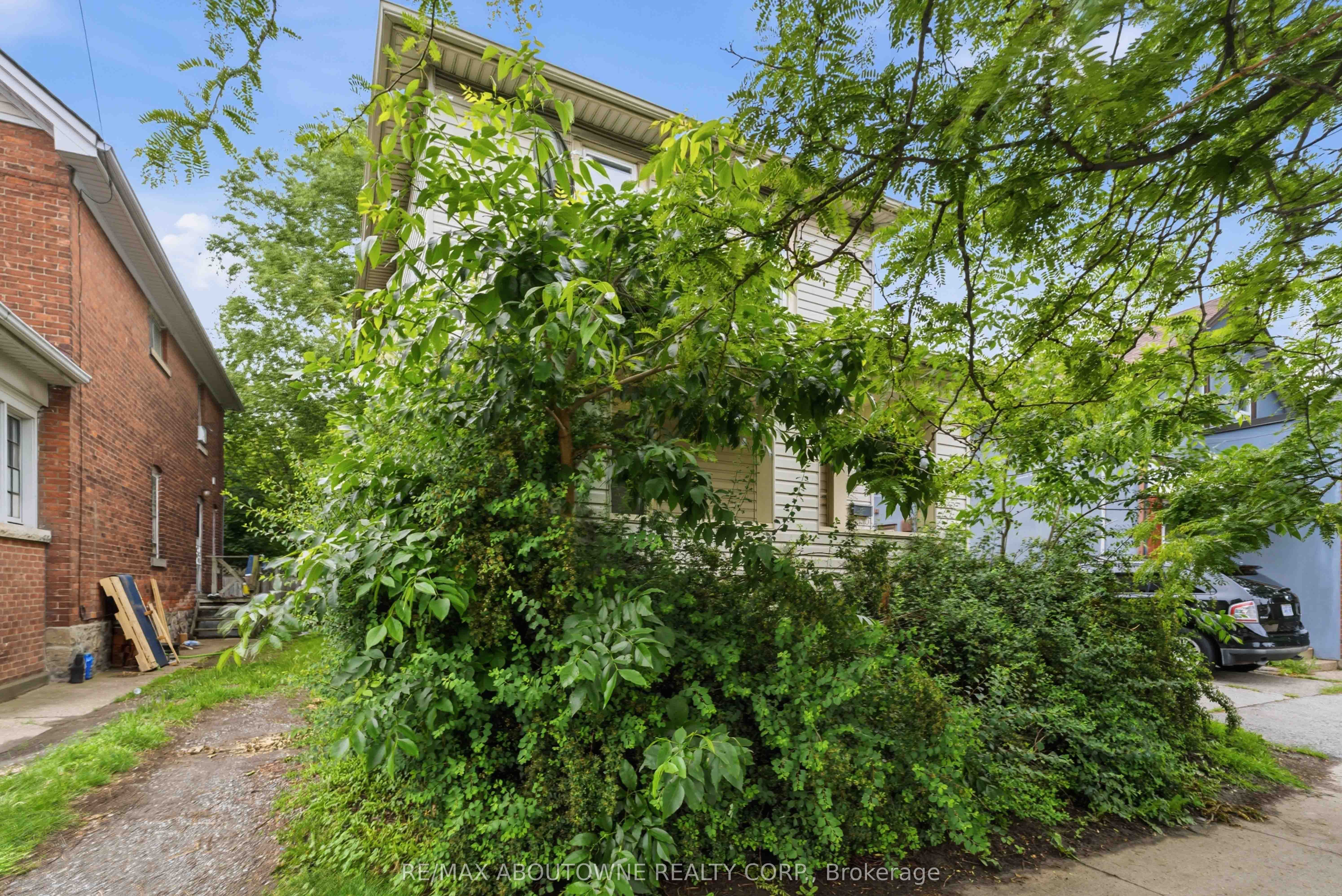 107 Lake Street, St. Catharines, ON L2R 5X7 photo 3