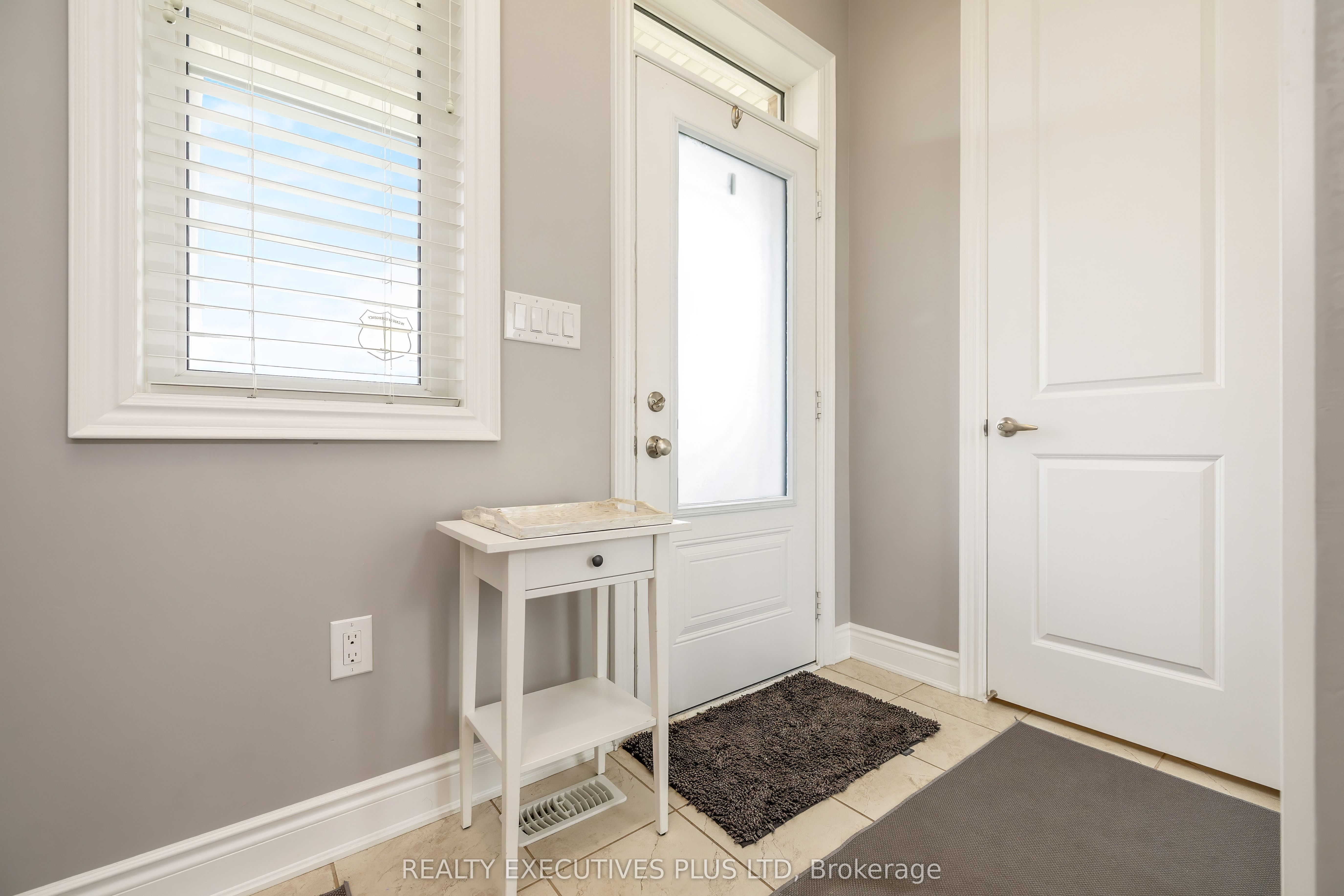 86 Stillwater Crescent, Hamilton, ON L0R 2H8 photo 3