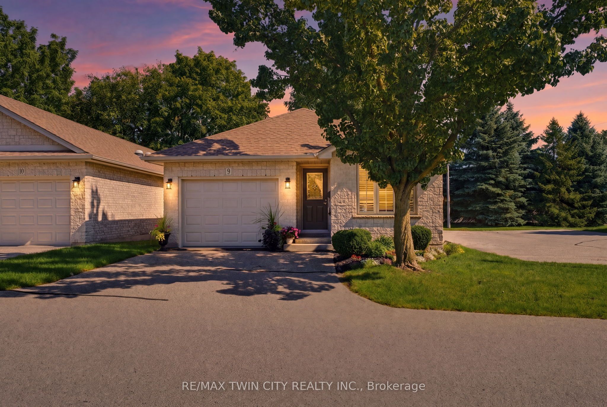 73 Morton Avenue W 9, Brantford, ON N3R 2N7 photo 2