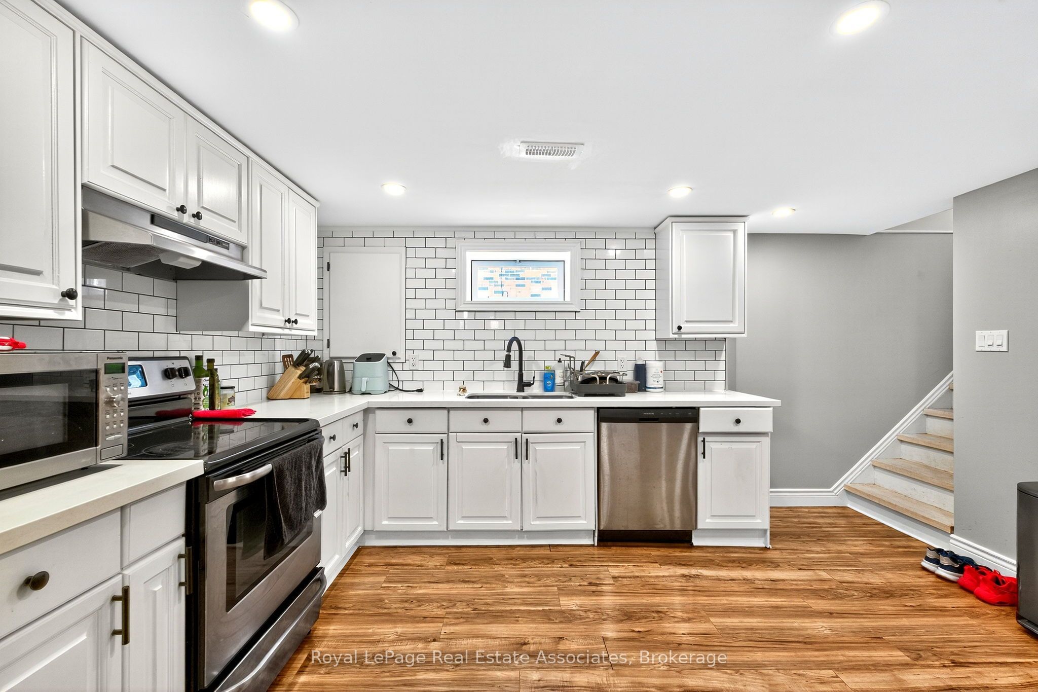 312 East 45th Street Lower, Hamilton, ON L8T 3K8 photo 4