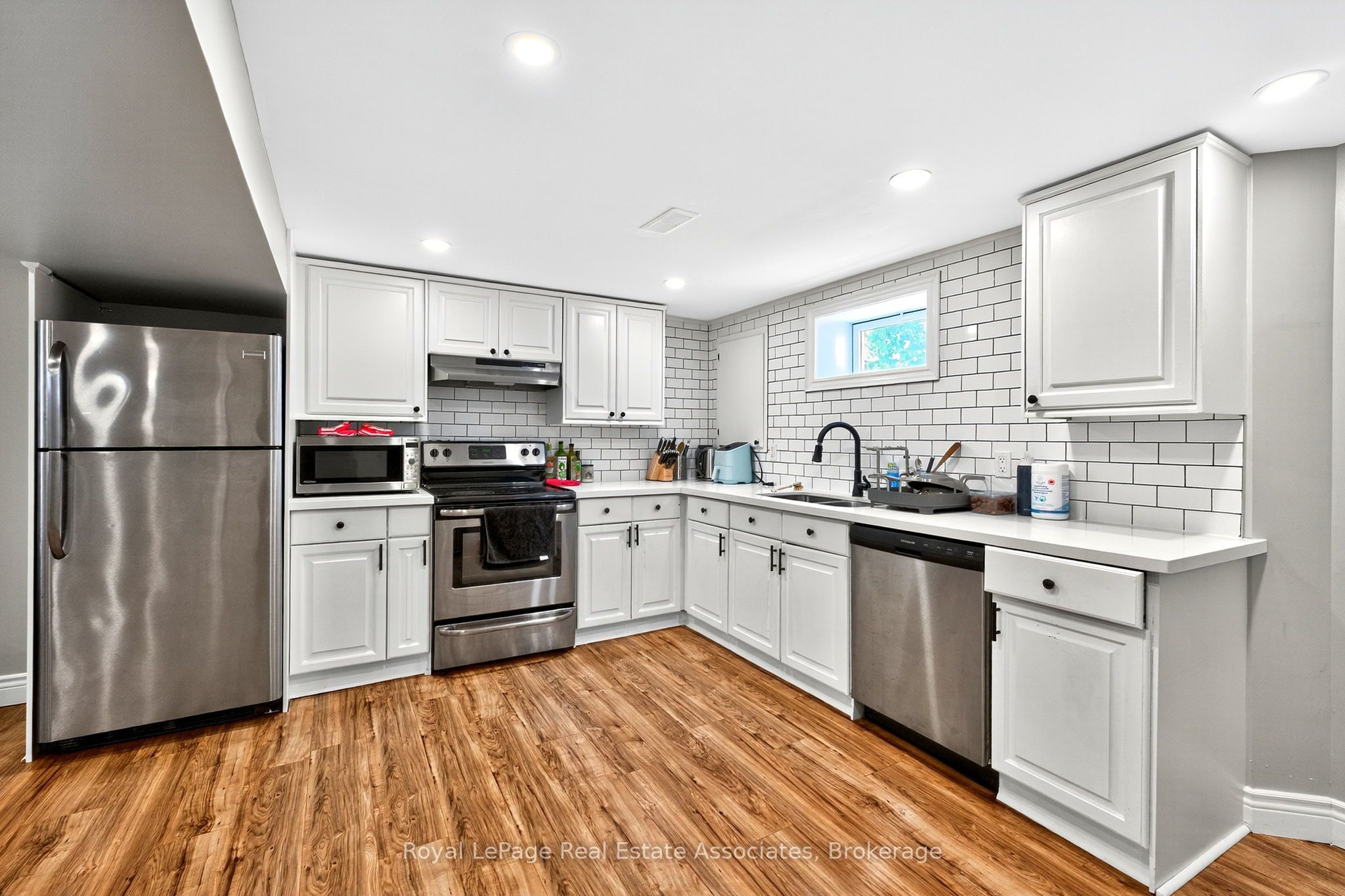 312 East 45th Street Lower, Hamilton, ON L8T 3K8 photo 5