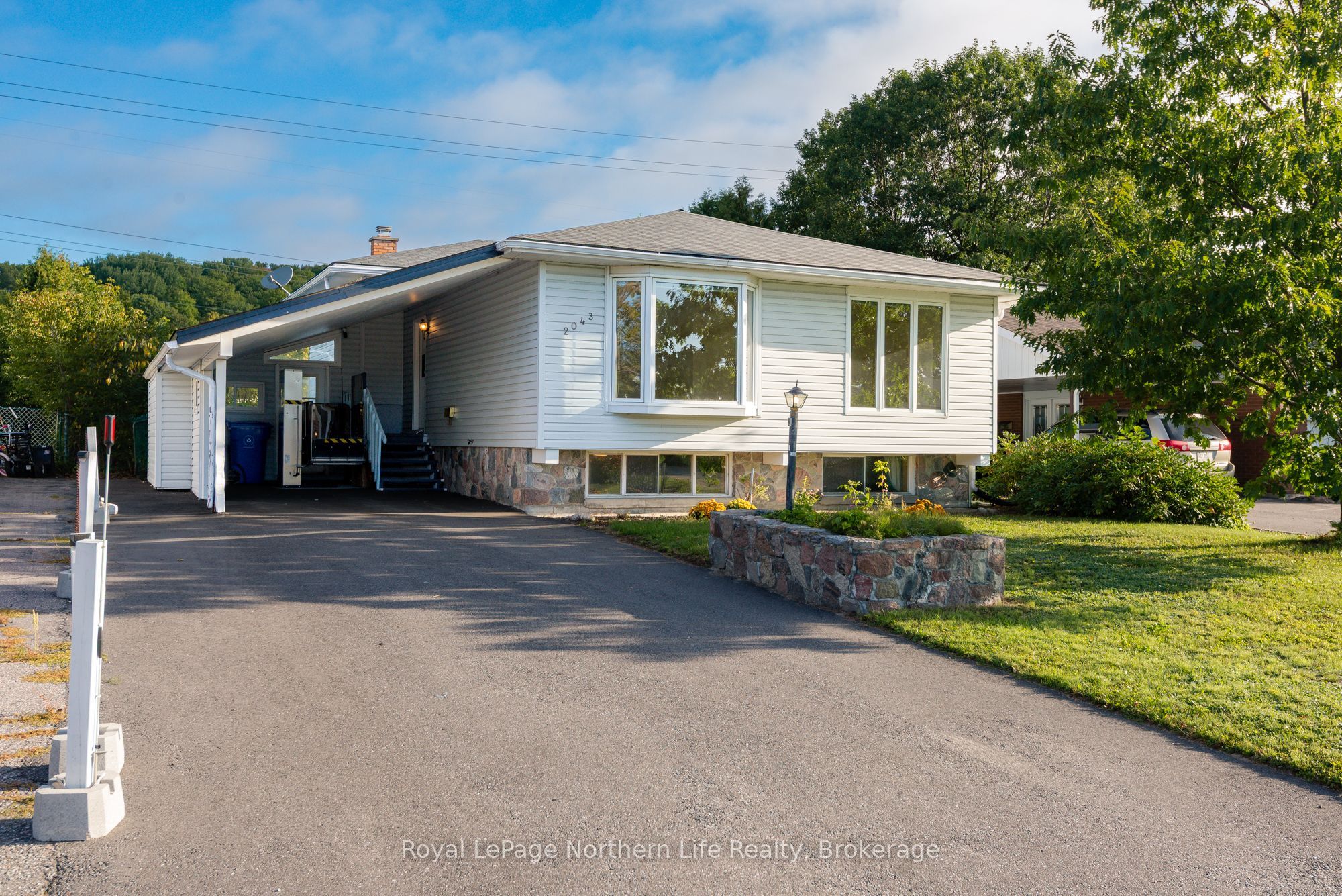 2043 Mckeown Avenue, North Bay, ON P1B 7N8