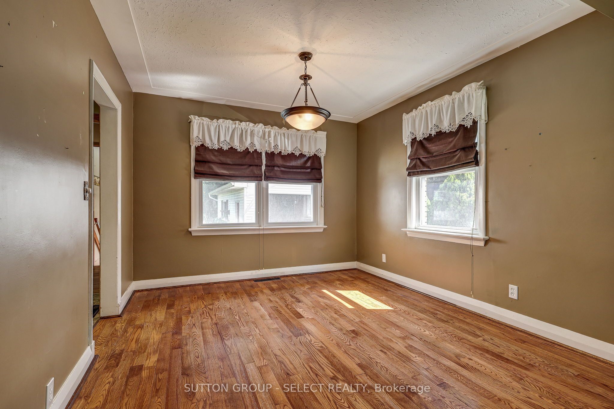 107 Roehampton Avenue, London East, ON N5V 2A6 photo 5