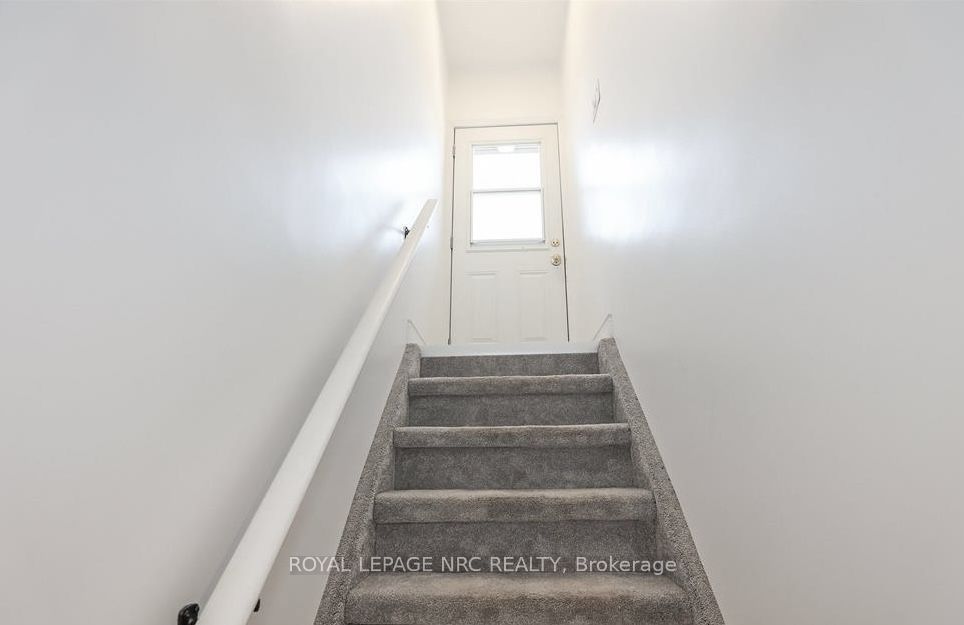 125 Meredith Drive Lower, St. Catharines, ON L2M 6C5 photo 2
