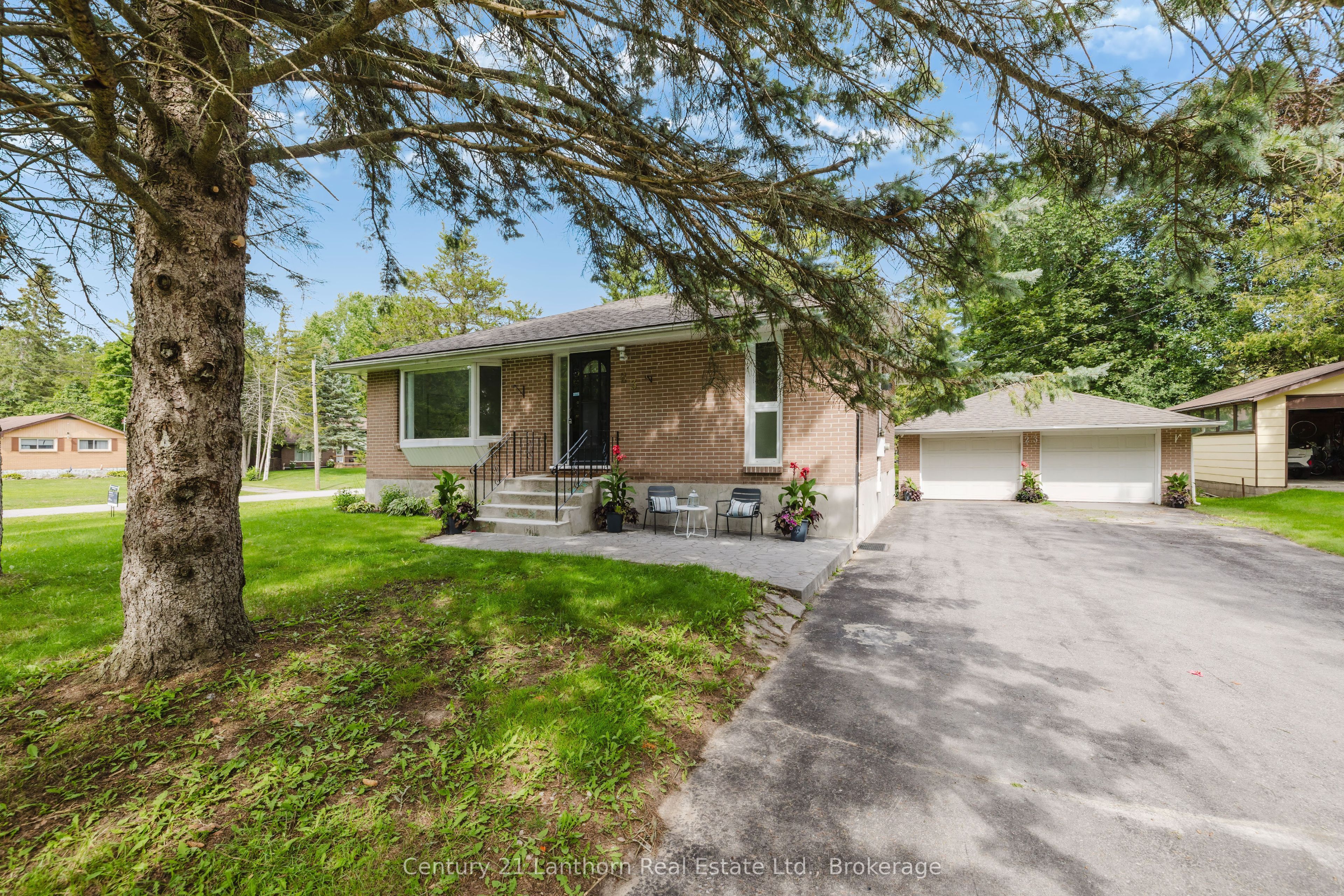 23 Wood Street, Quinte West, ON K8V 5P6 photo 2