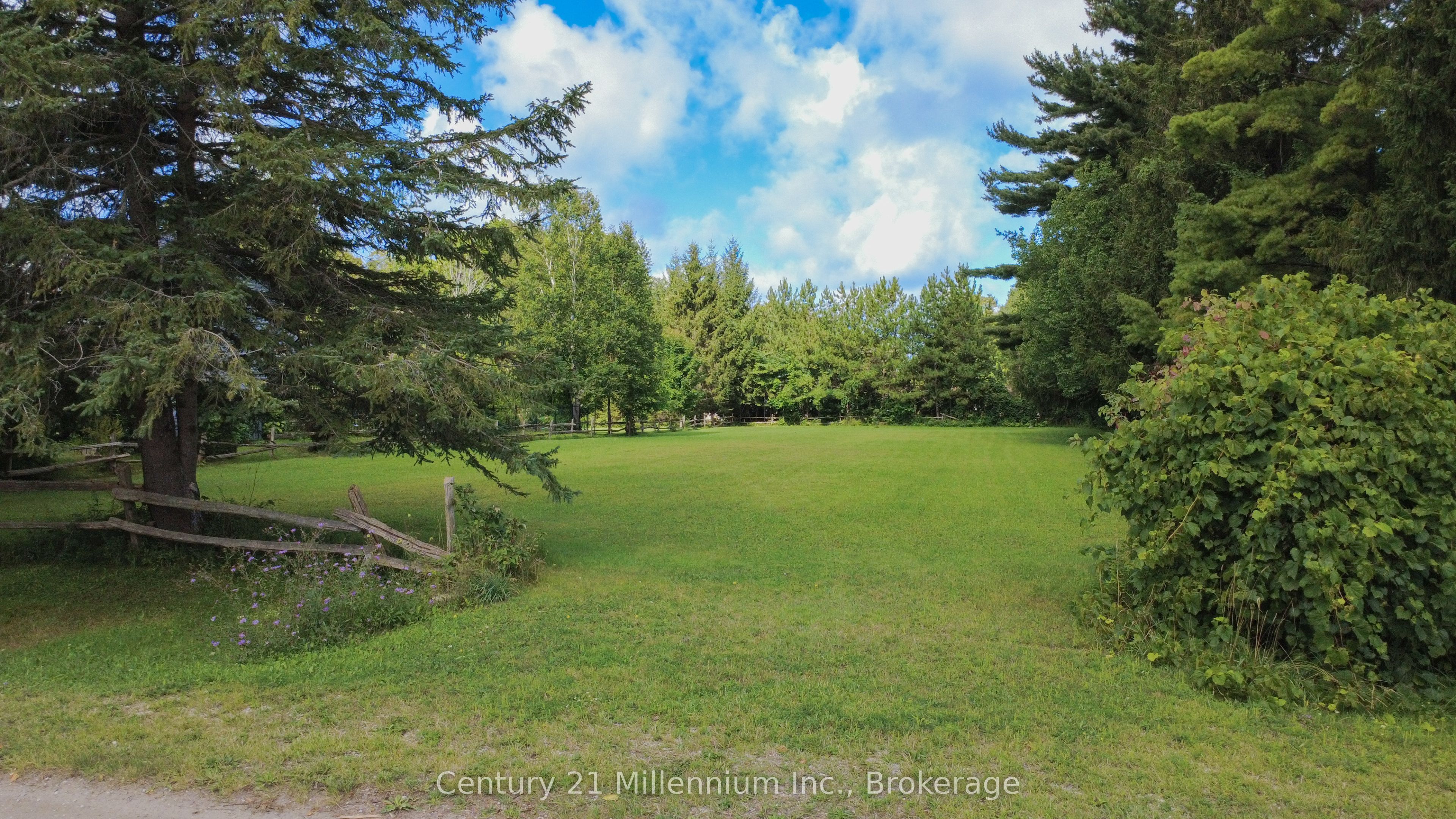 256 ANGLESIA Street N, Saugeen Shores, ON N0H 2L0