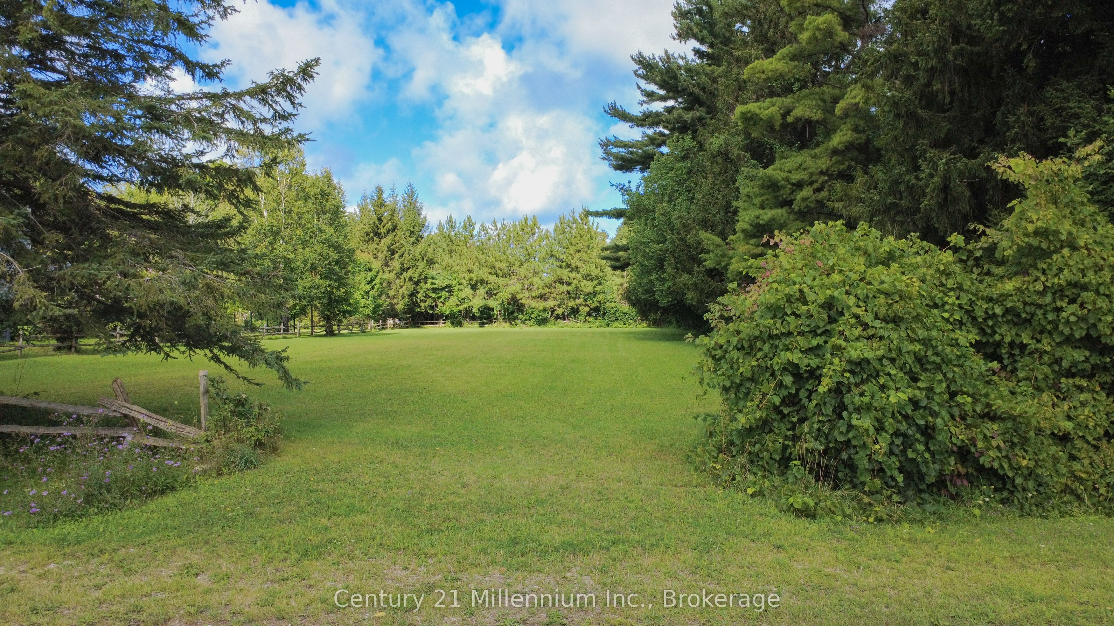 256 ANGLESIA Street N, Saugeen Shores, ON N0H 2L0 photo 2