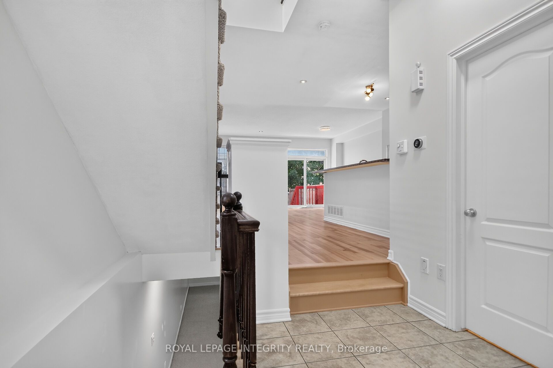 848 White Alder Avenue, Blossom Park - Airport and Area, ON K1T 0H1 photo 5