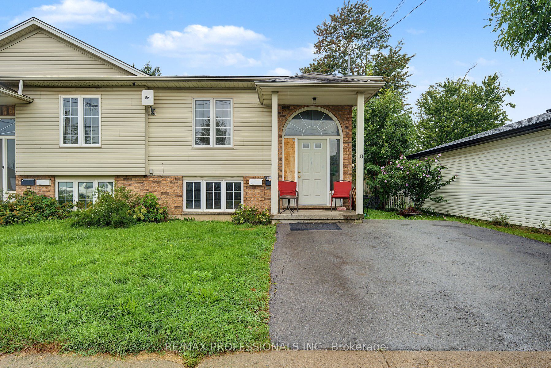 13 Waite Lane Lower, St. Catharines, ON L2P 3Y7