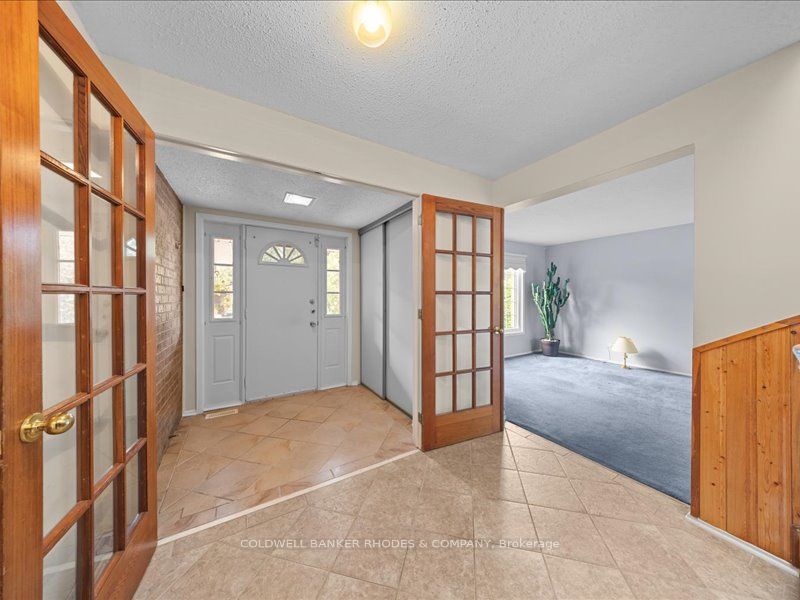 1031 Terranova Drive, Orleans - Convent Glen and Area, ON K1C 5M6 photo 4