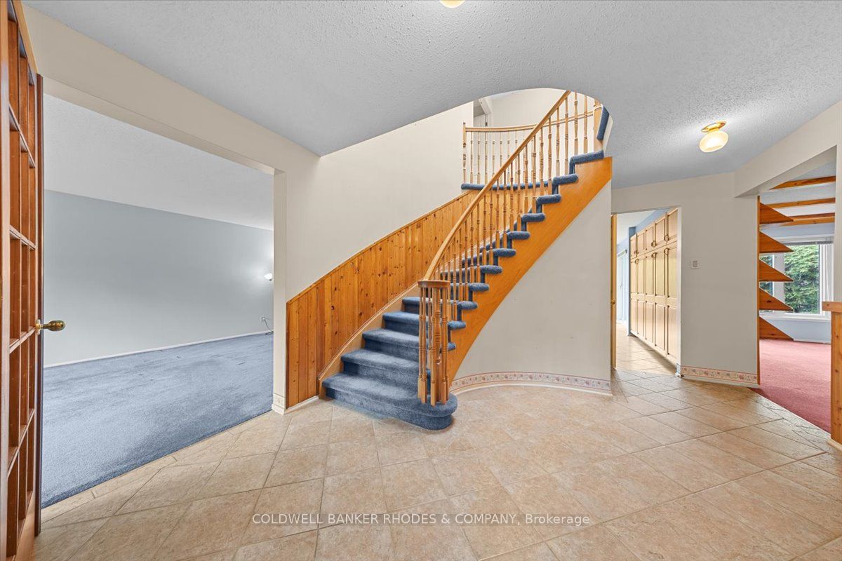 1031 Terranova Drive, Orleans - Convent Glen and Area, ON K1C 5M6 photo 5